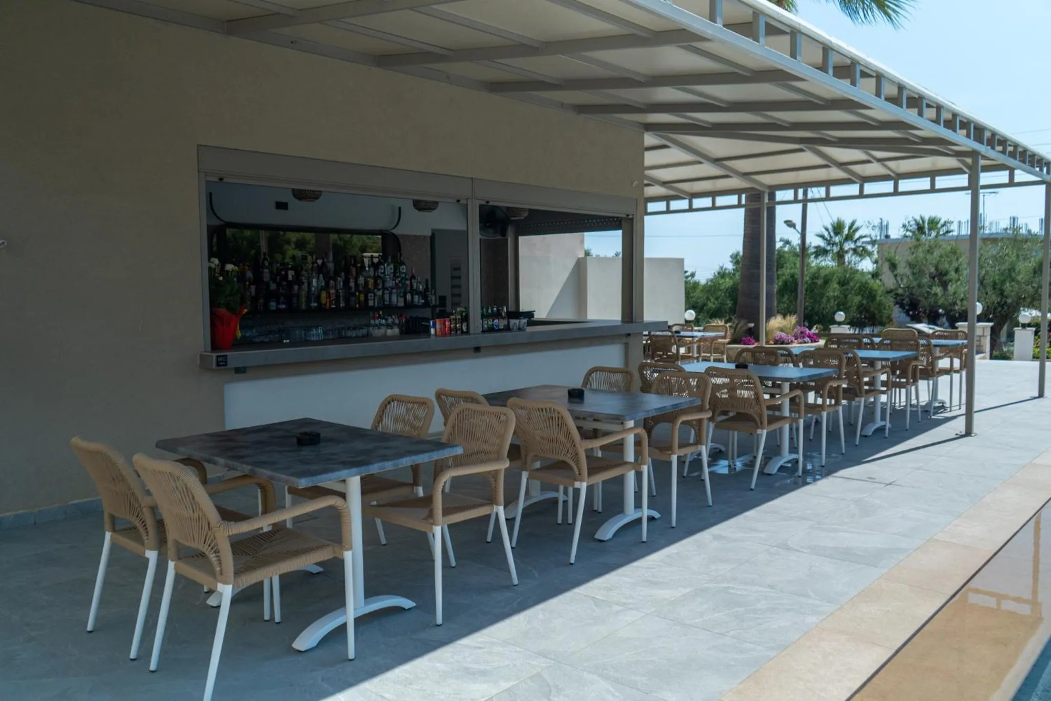 Restaurant/places to eat in Remezzo Studios & Apartments