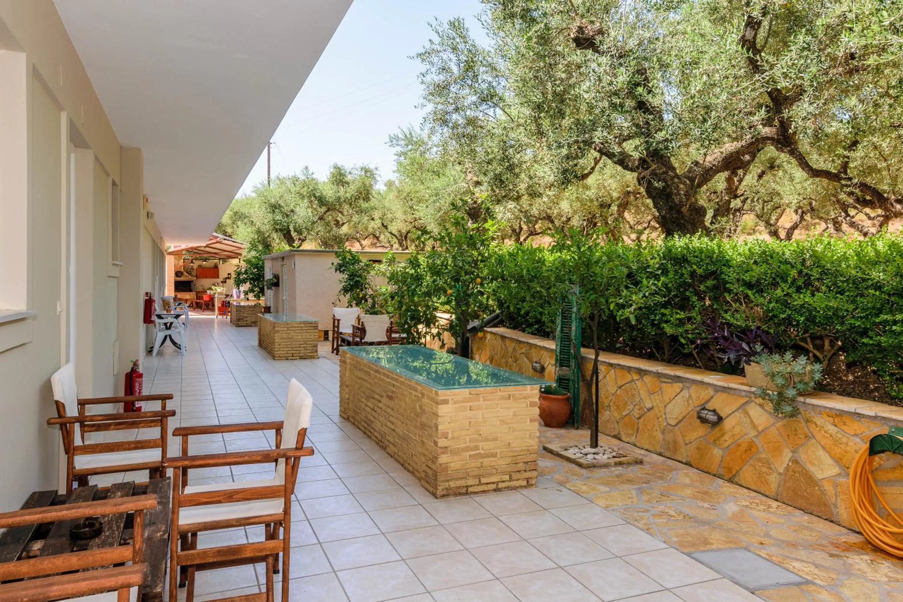 Remezzo Studios & Apartments