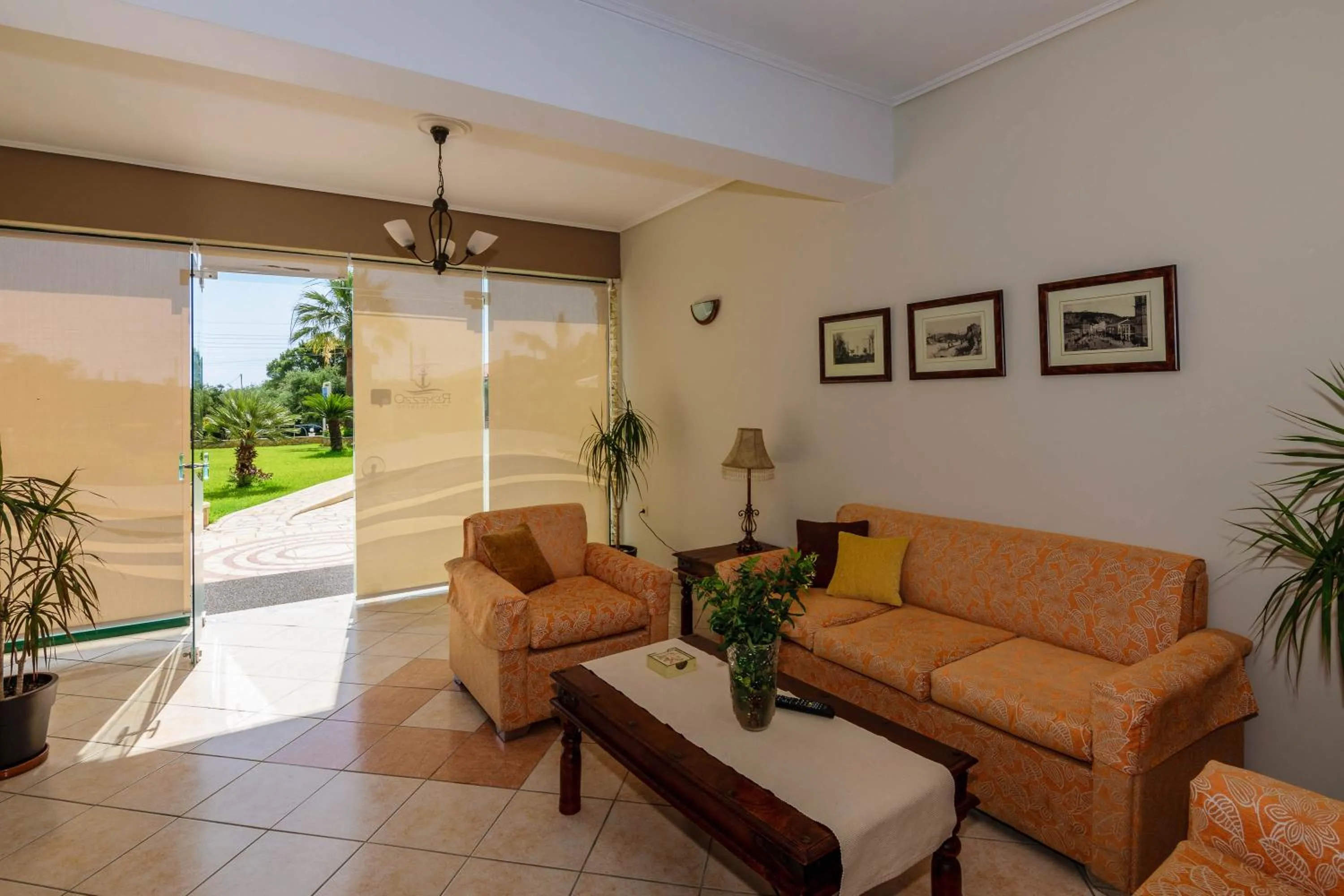 Remezzo Studios & Apartments