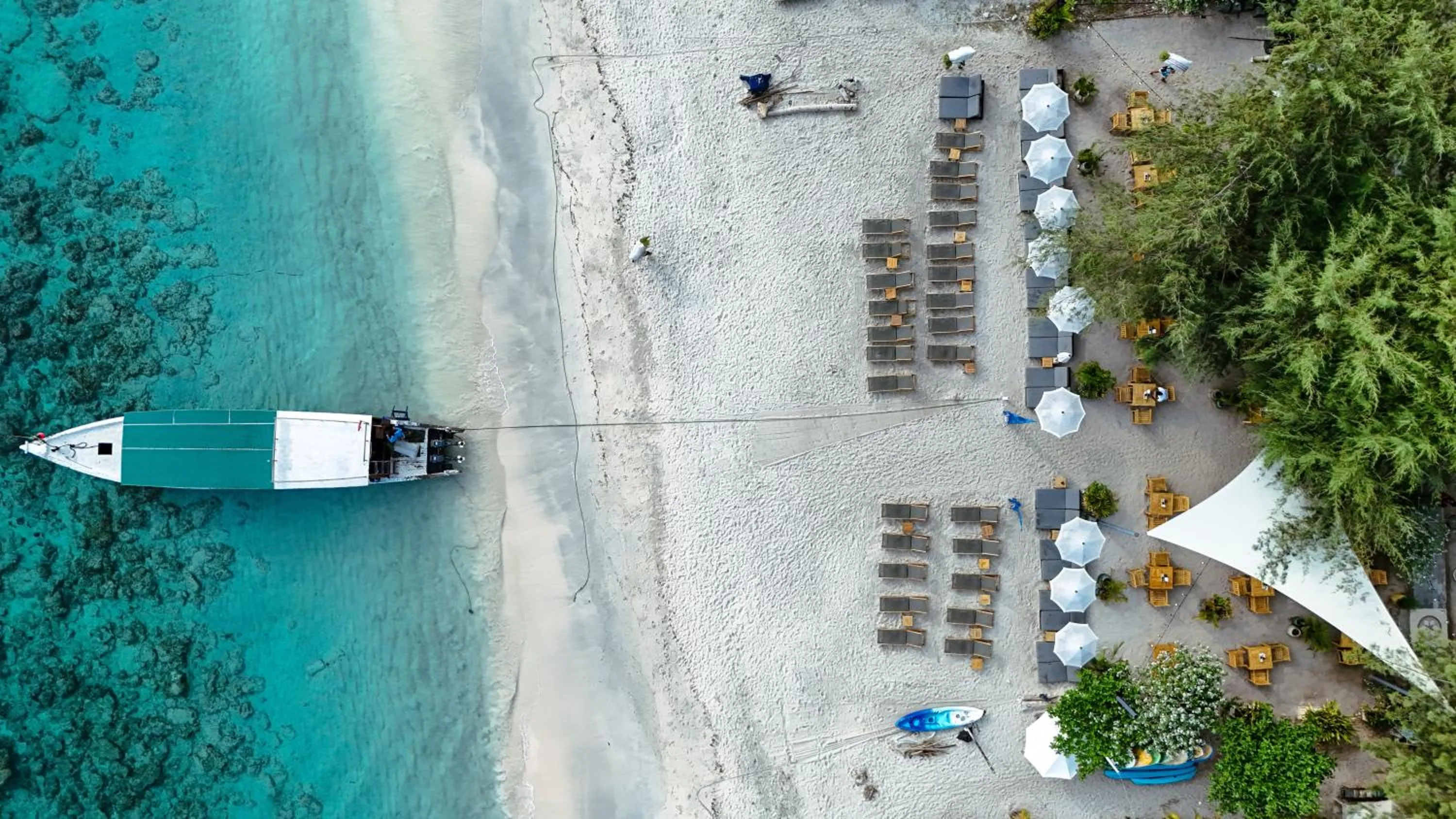 Beach in Trawangan Dive Resort