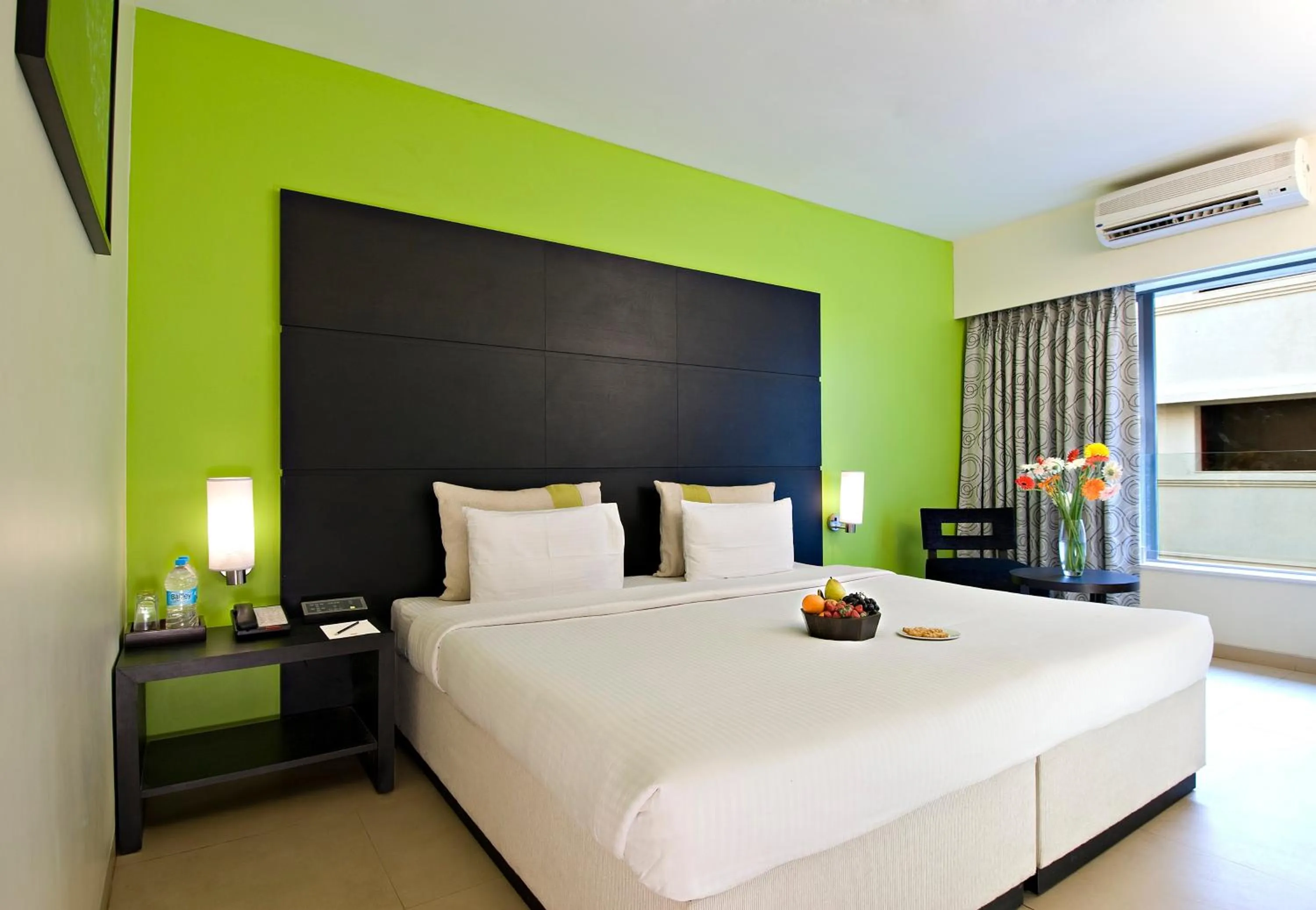 Bed in Citrus Hotel Lonavala