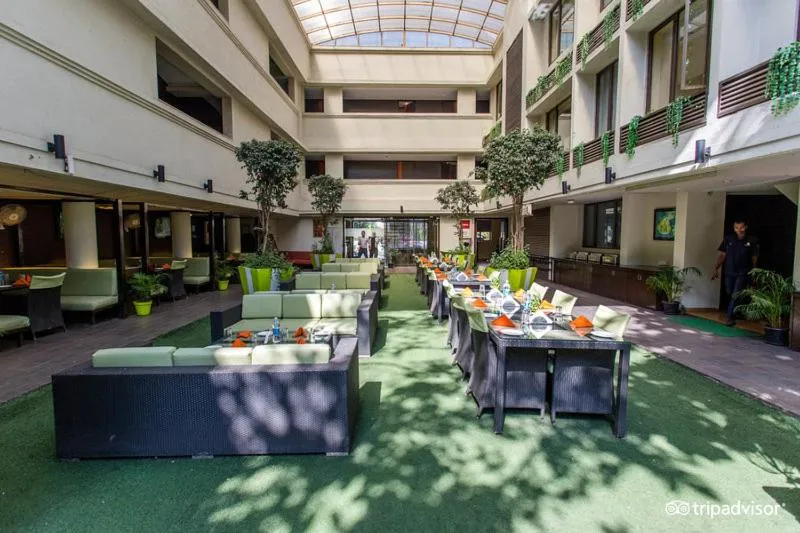 Restaurant/places to eat in Citrus Hotel Lonavala