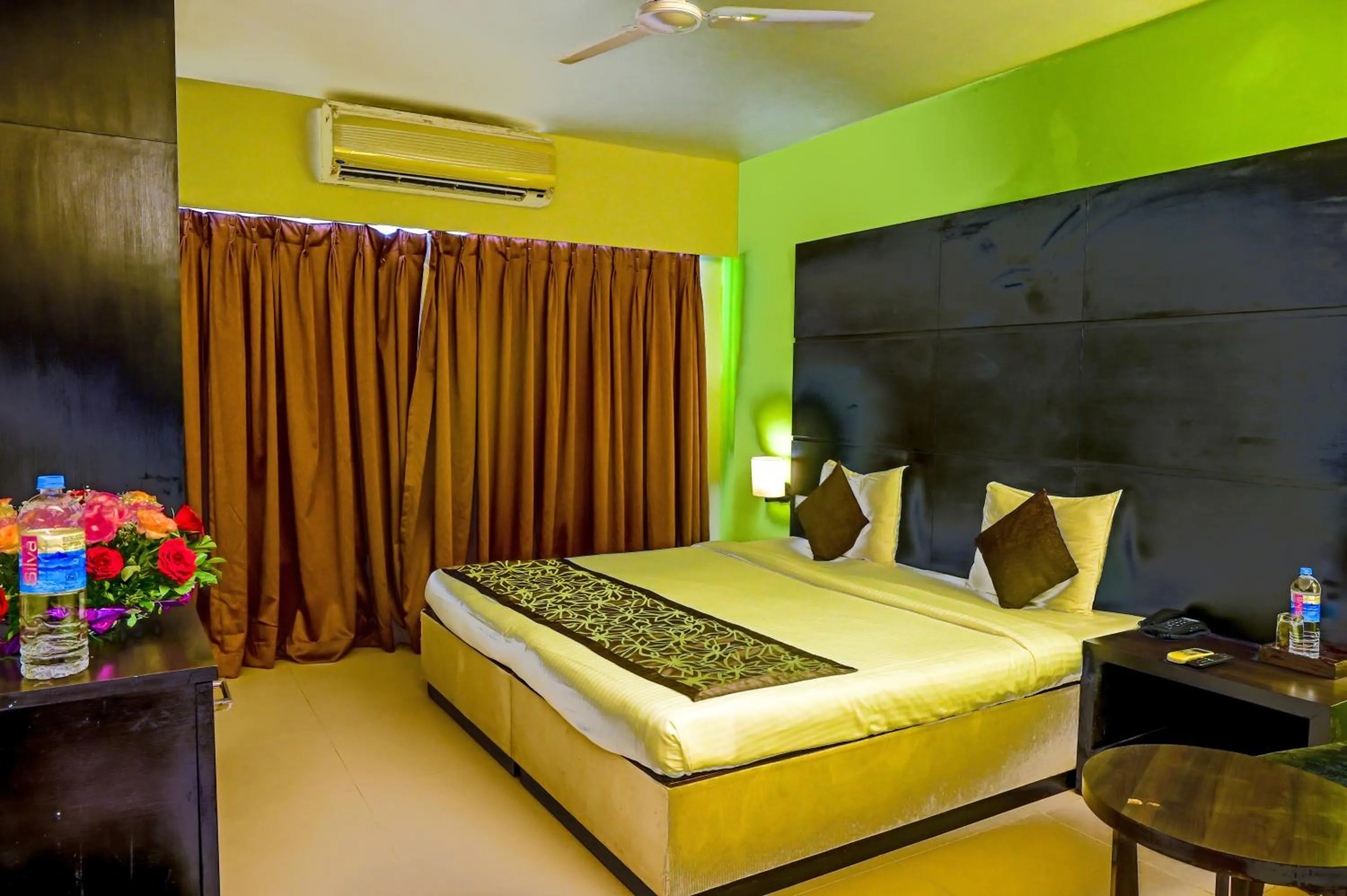 Bed in Citrus Hotel Lonavala