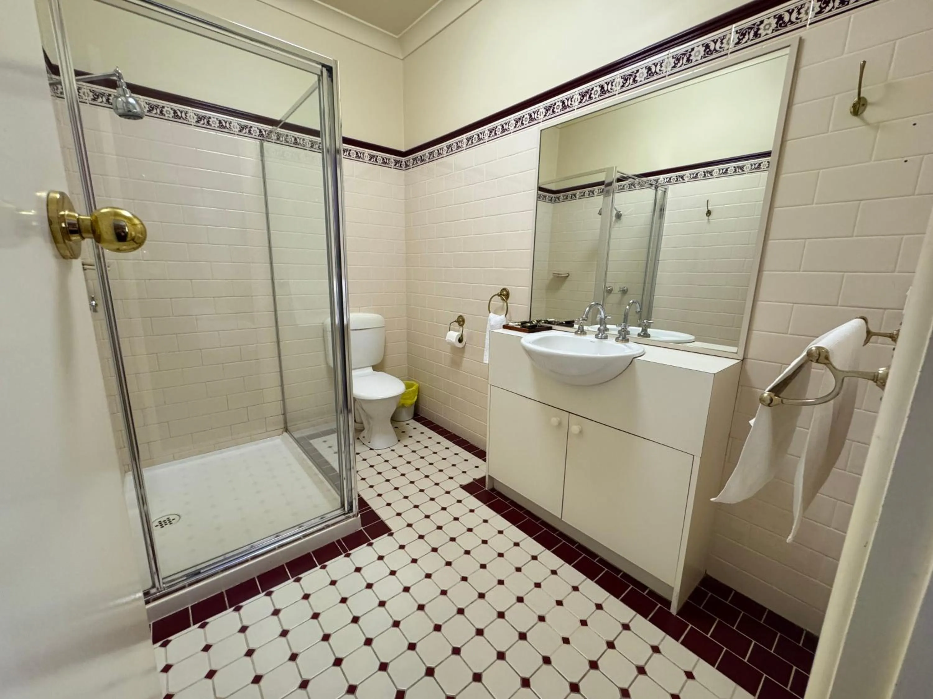 Toorak Manor Hotel Free Parking