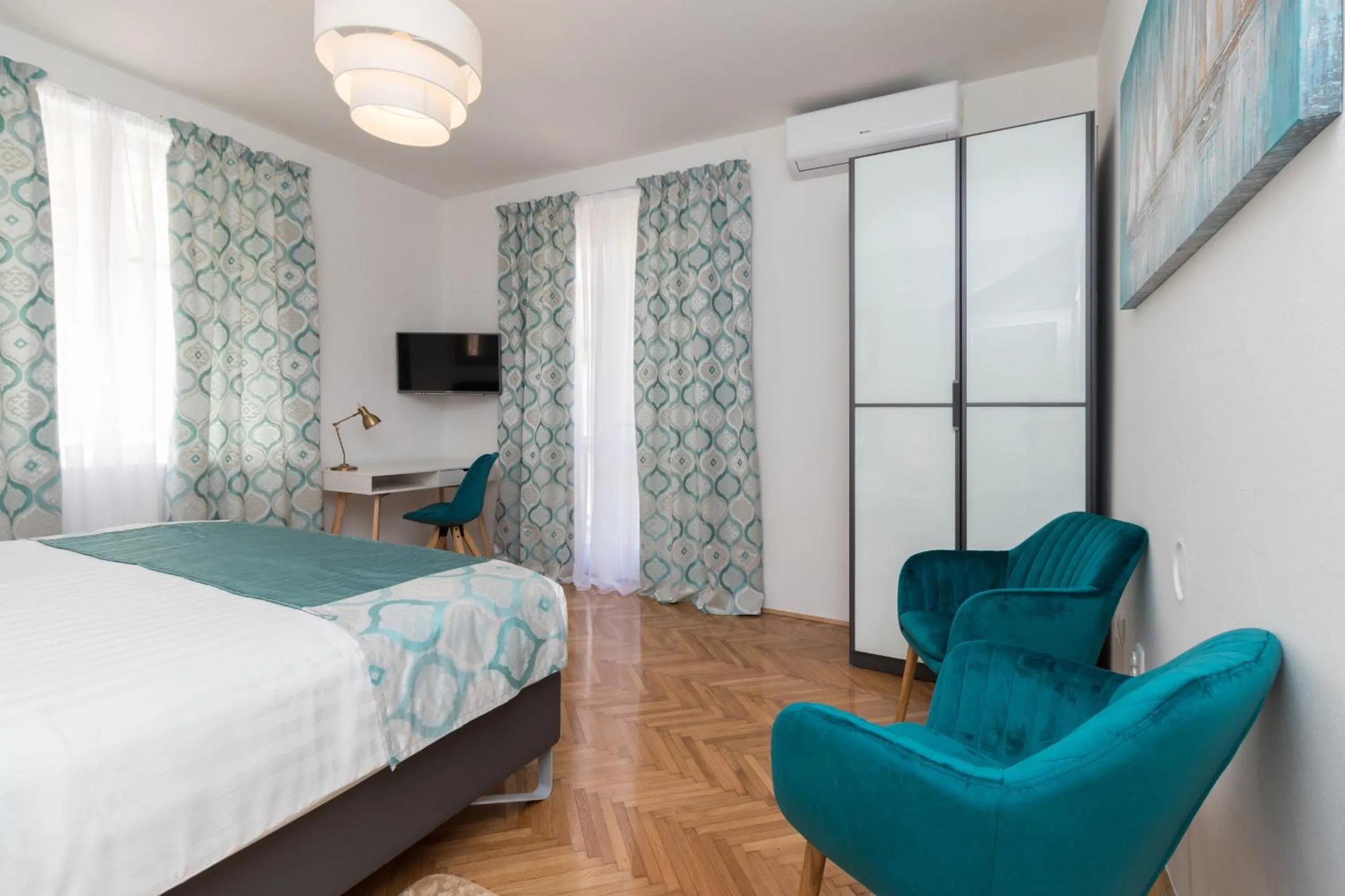 Bedroom, Bed in Deluxe suite Navis