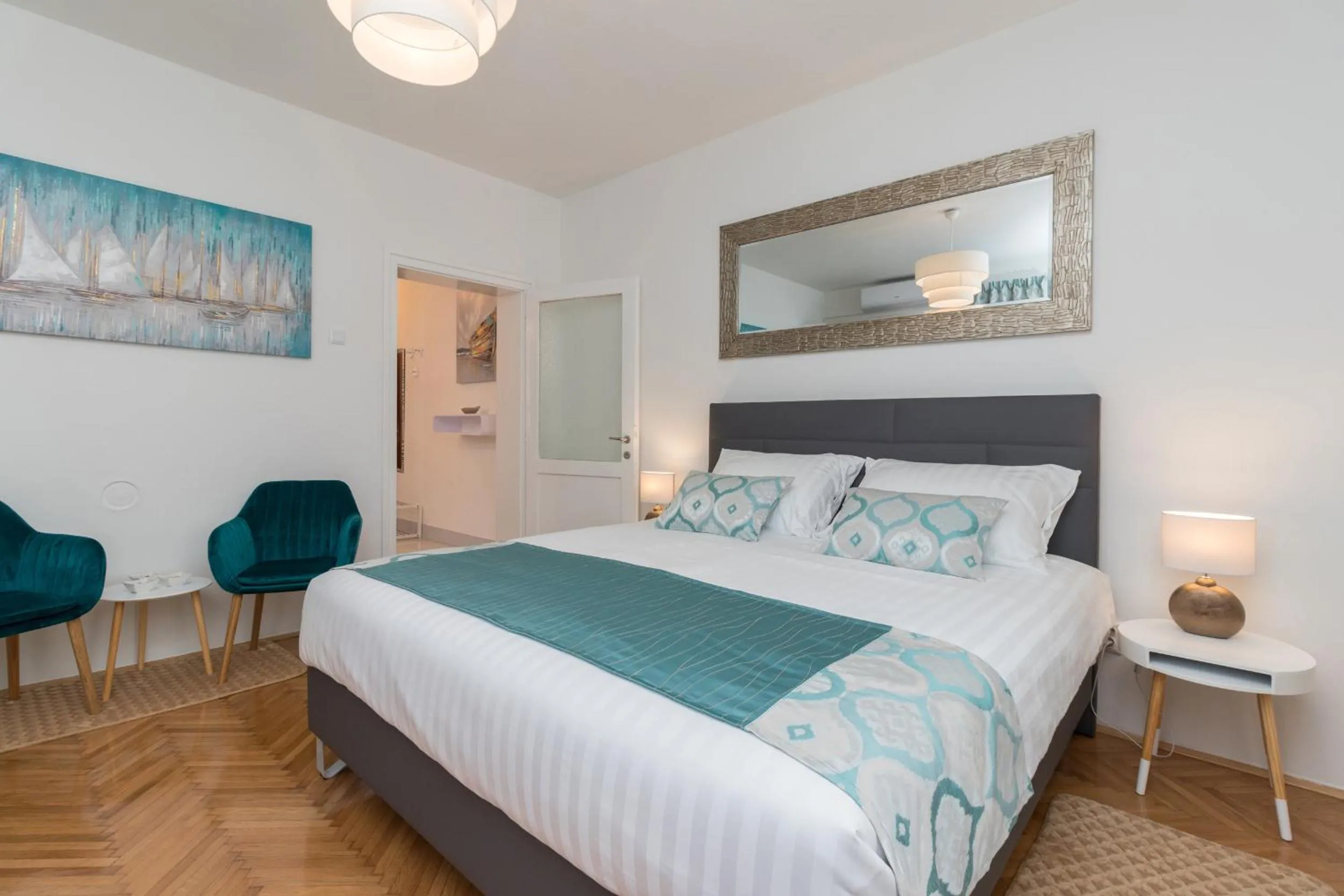 Bedroom, Bed in Deluxe suite Navis