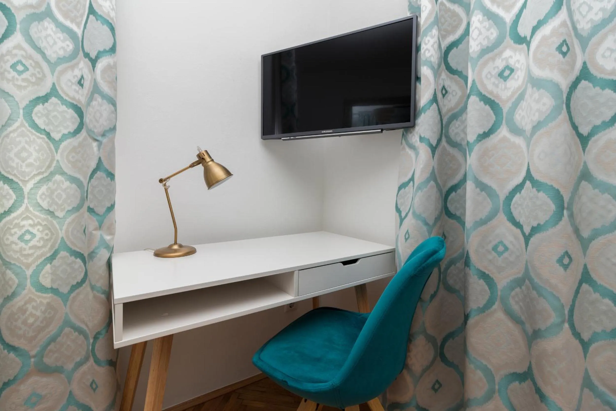 TV and multimedia in Deluxe suite Navis