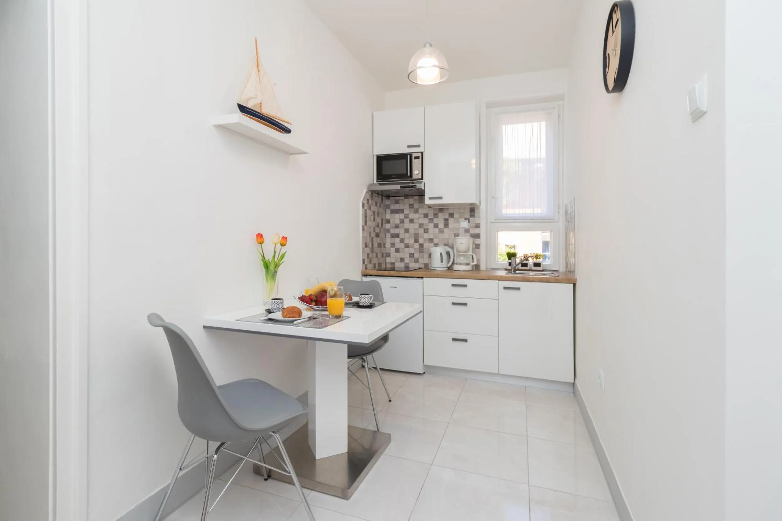 Kitchen or kitchenette in Deluxe suite Navis