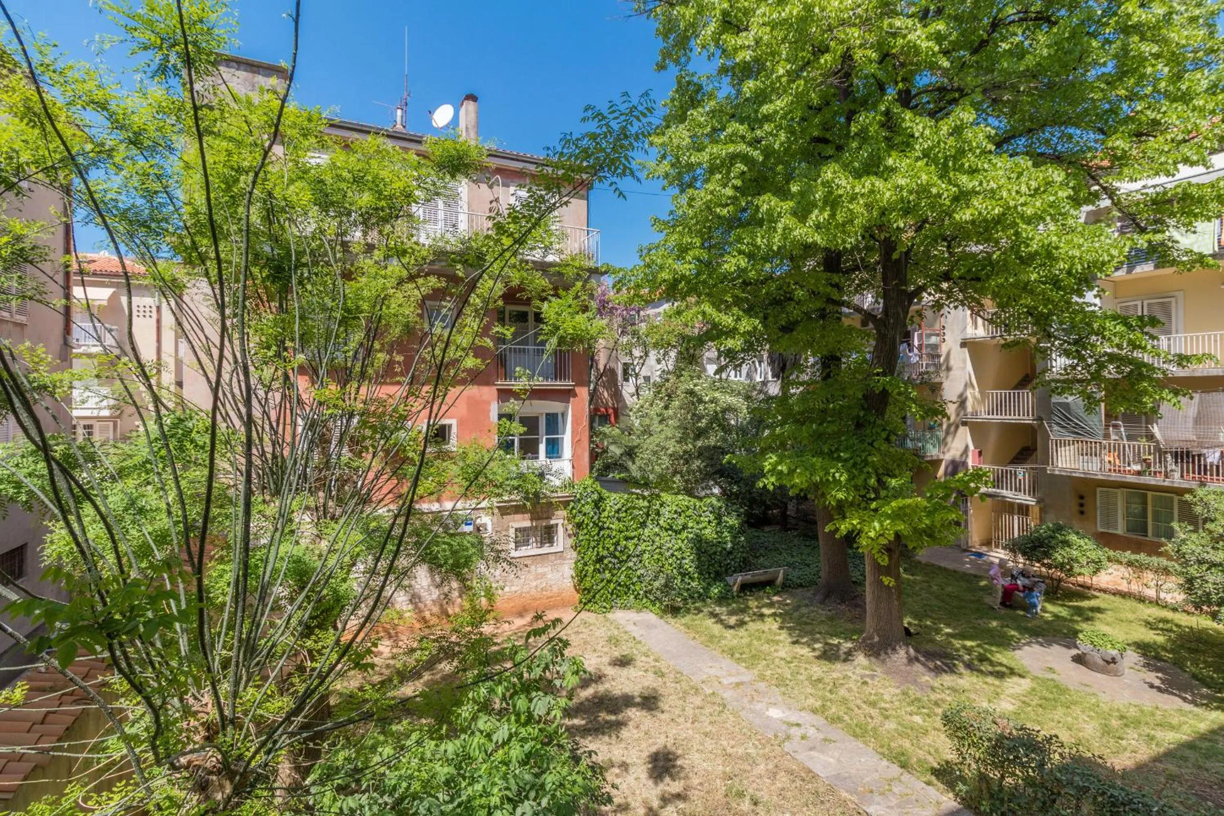 Garden view in Deluxe suite Navis