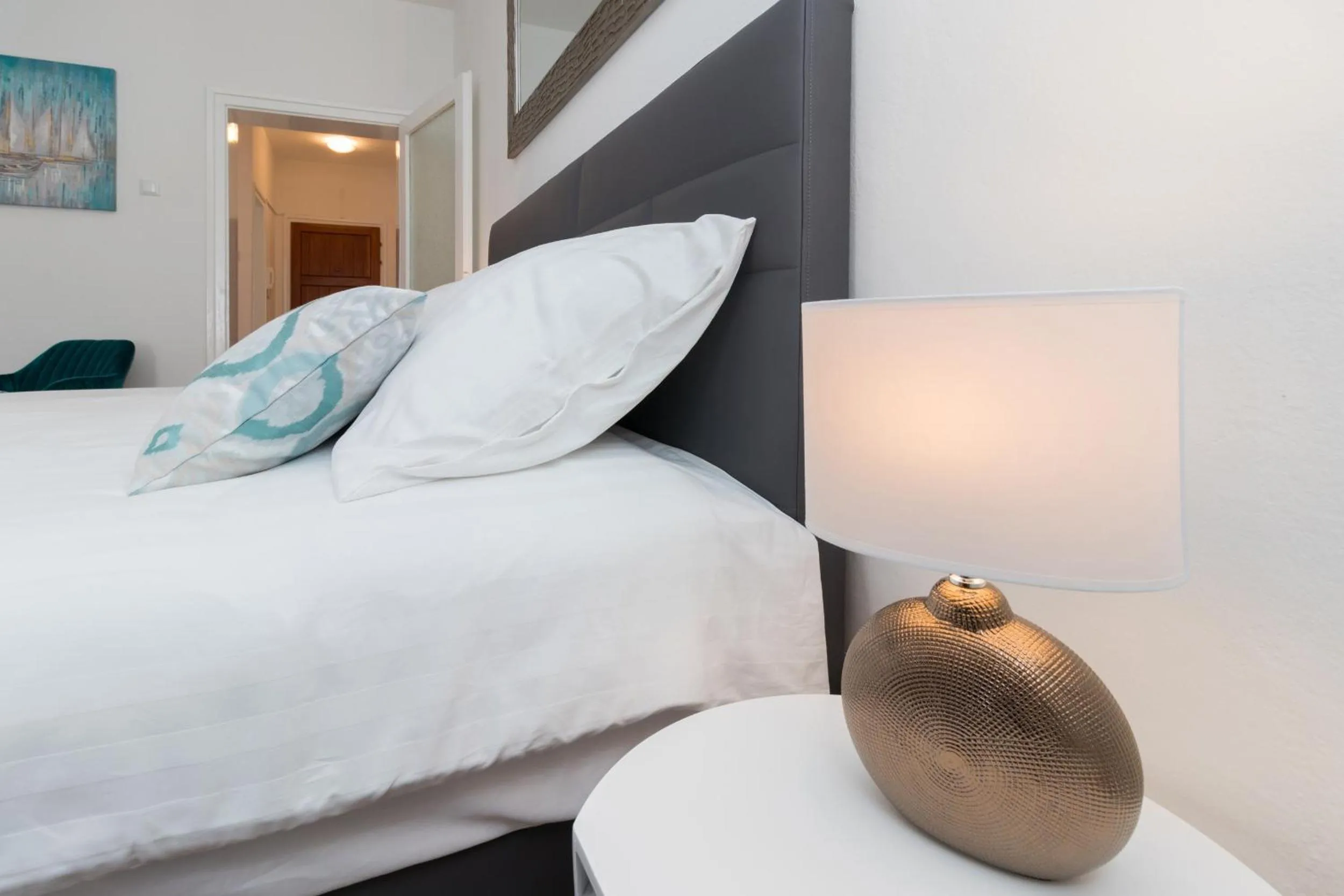 Bedroom, Bed in Deluxe suite Navis