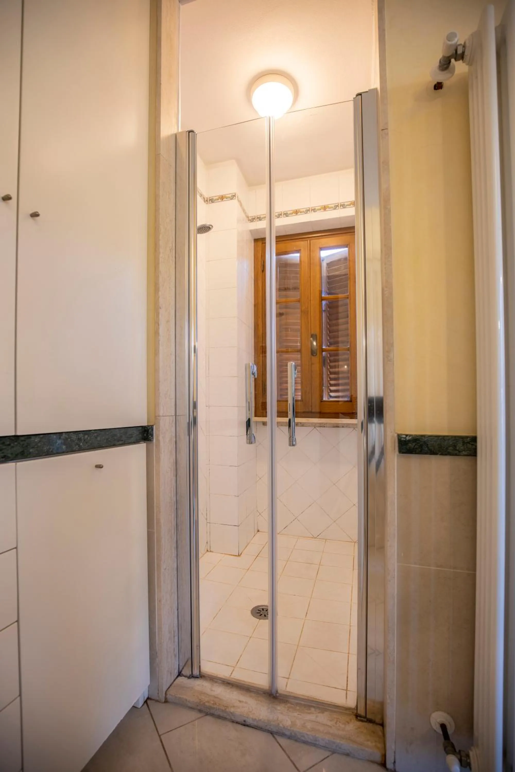Shower in La Stagione dell'Arte B&B