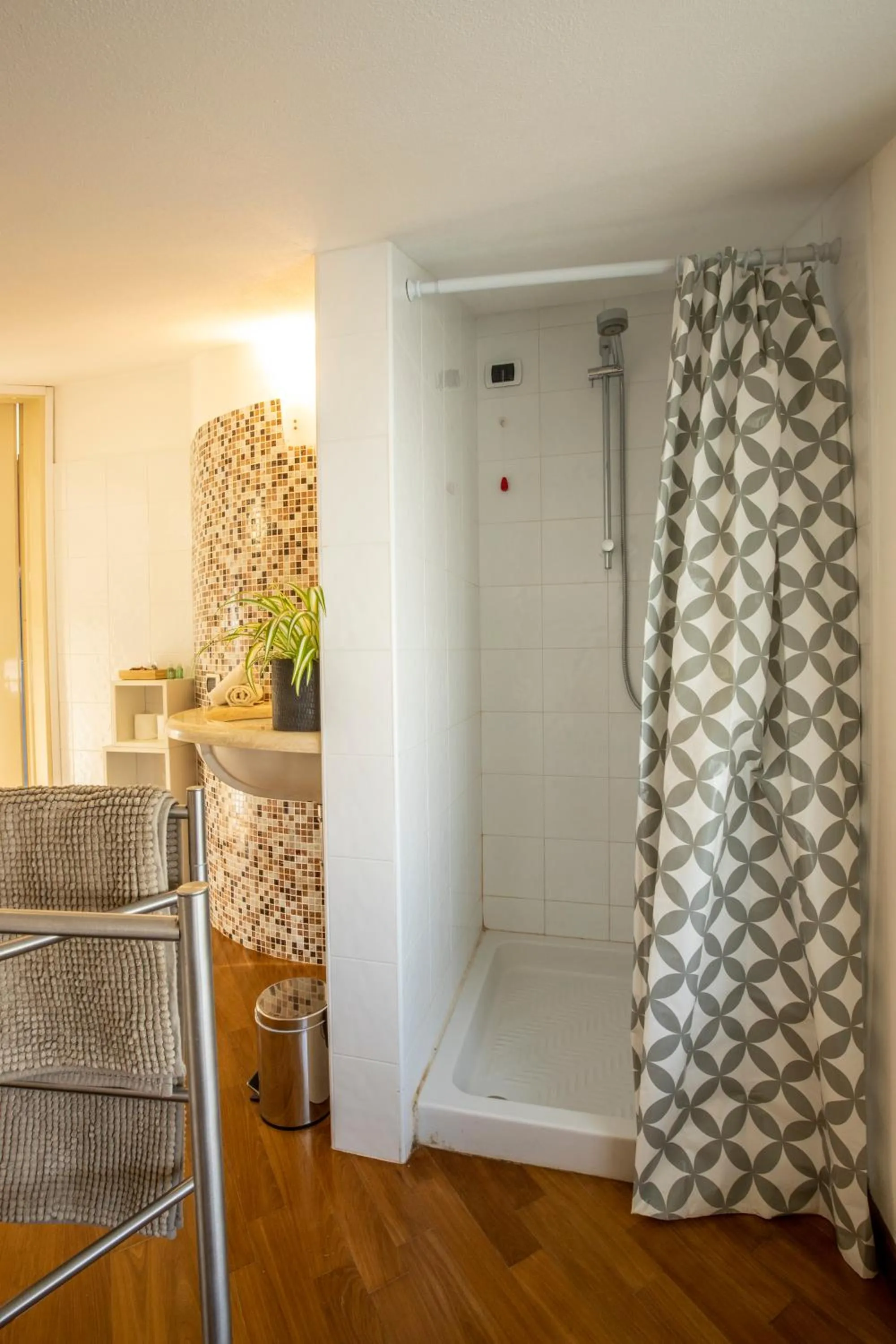 Shower in La Stagione dell'Arte B&B
