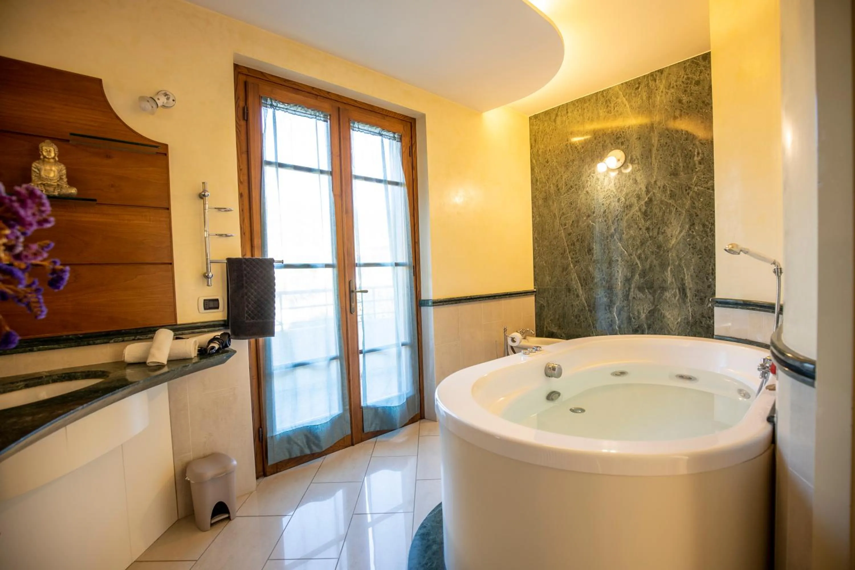 Bathroom in La Stagione dell'Arte B&B