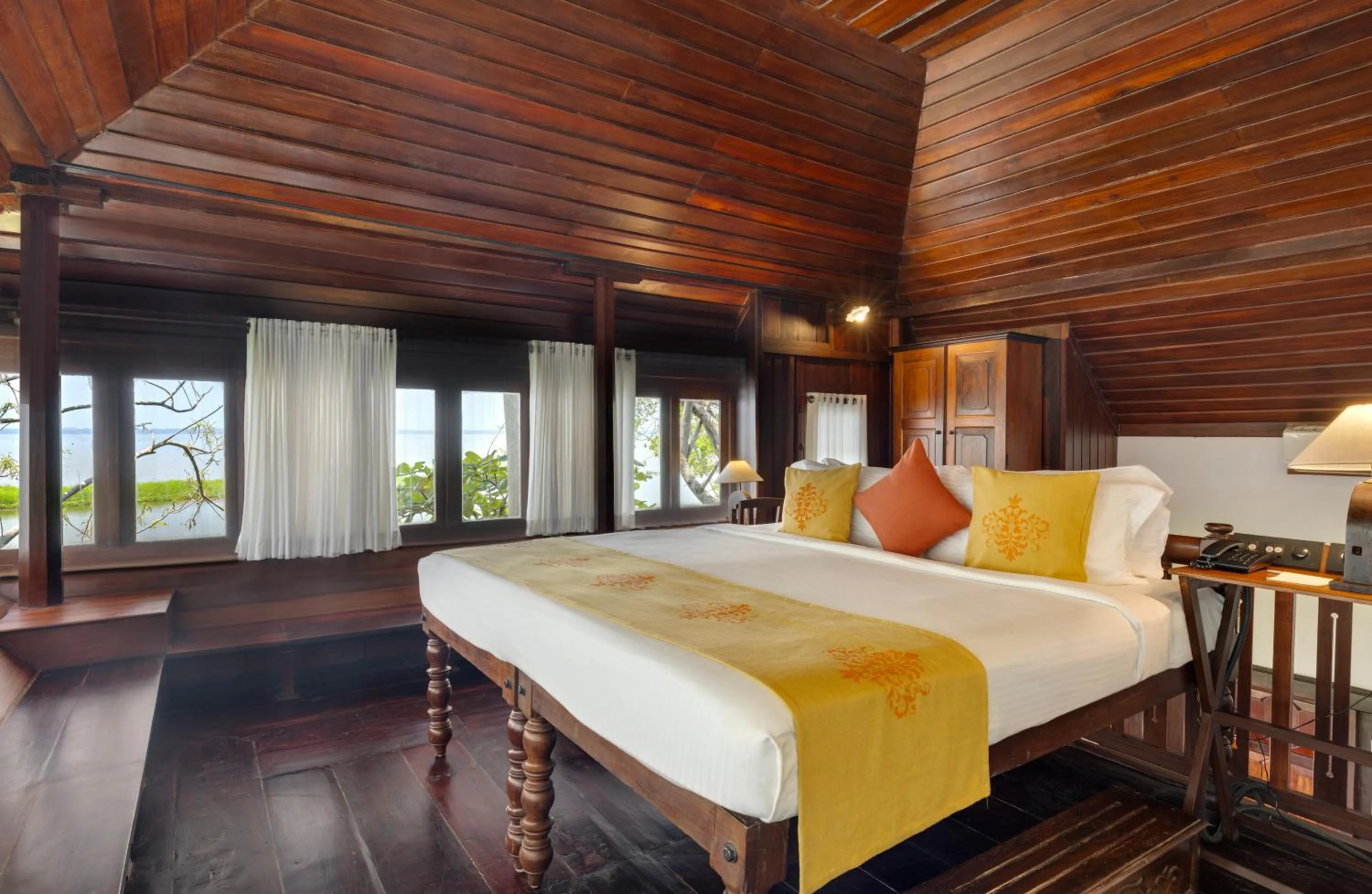 Bedroom, Bed in Coconut Lagoon Kumarakom - A CGH Earth Experience