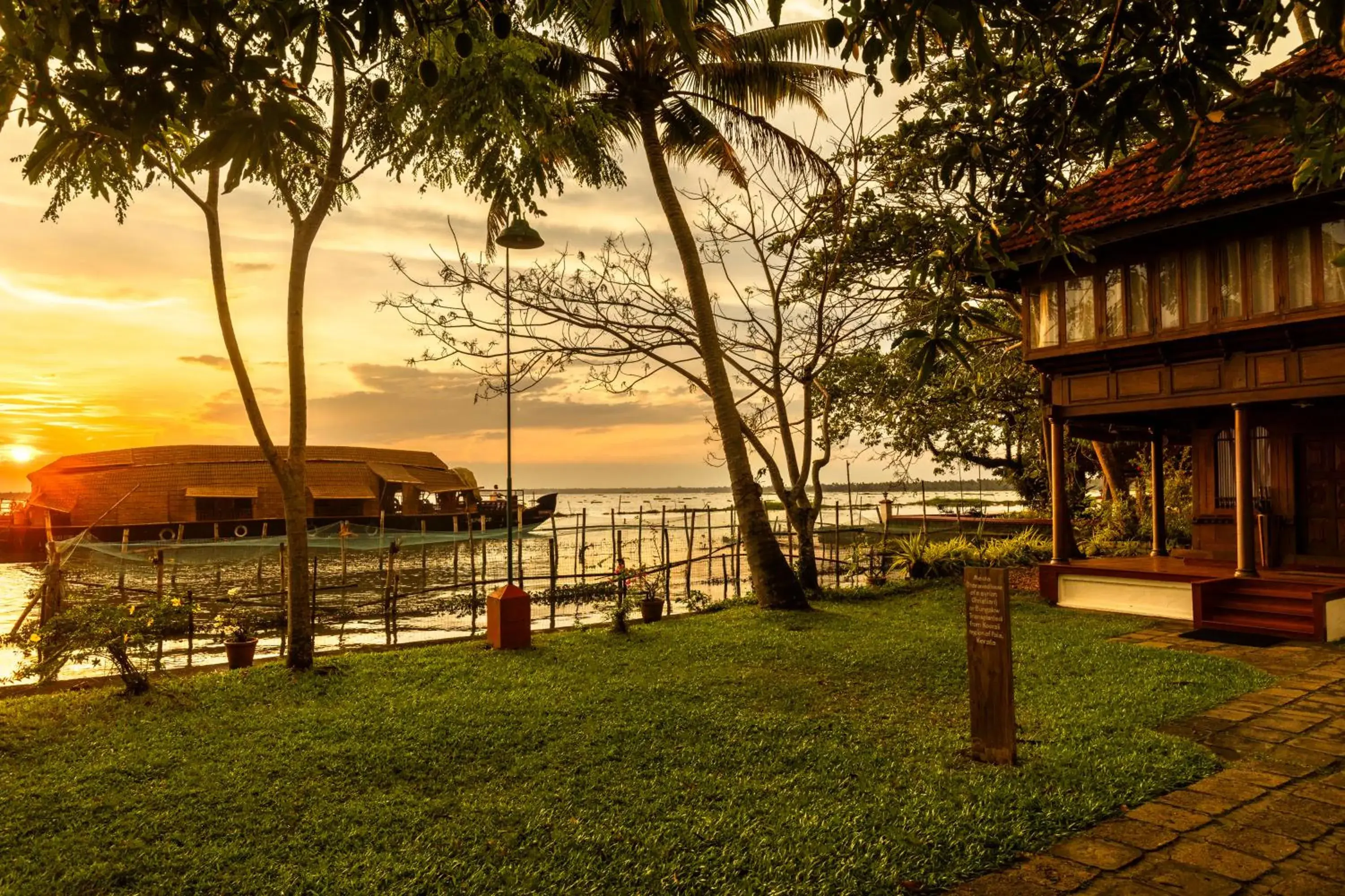 Coconut Lagoon Kumarakom - A CGH Earth Experience Coconut Lagoon Kumarakom - A CGH Earth Experience