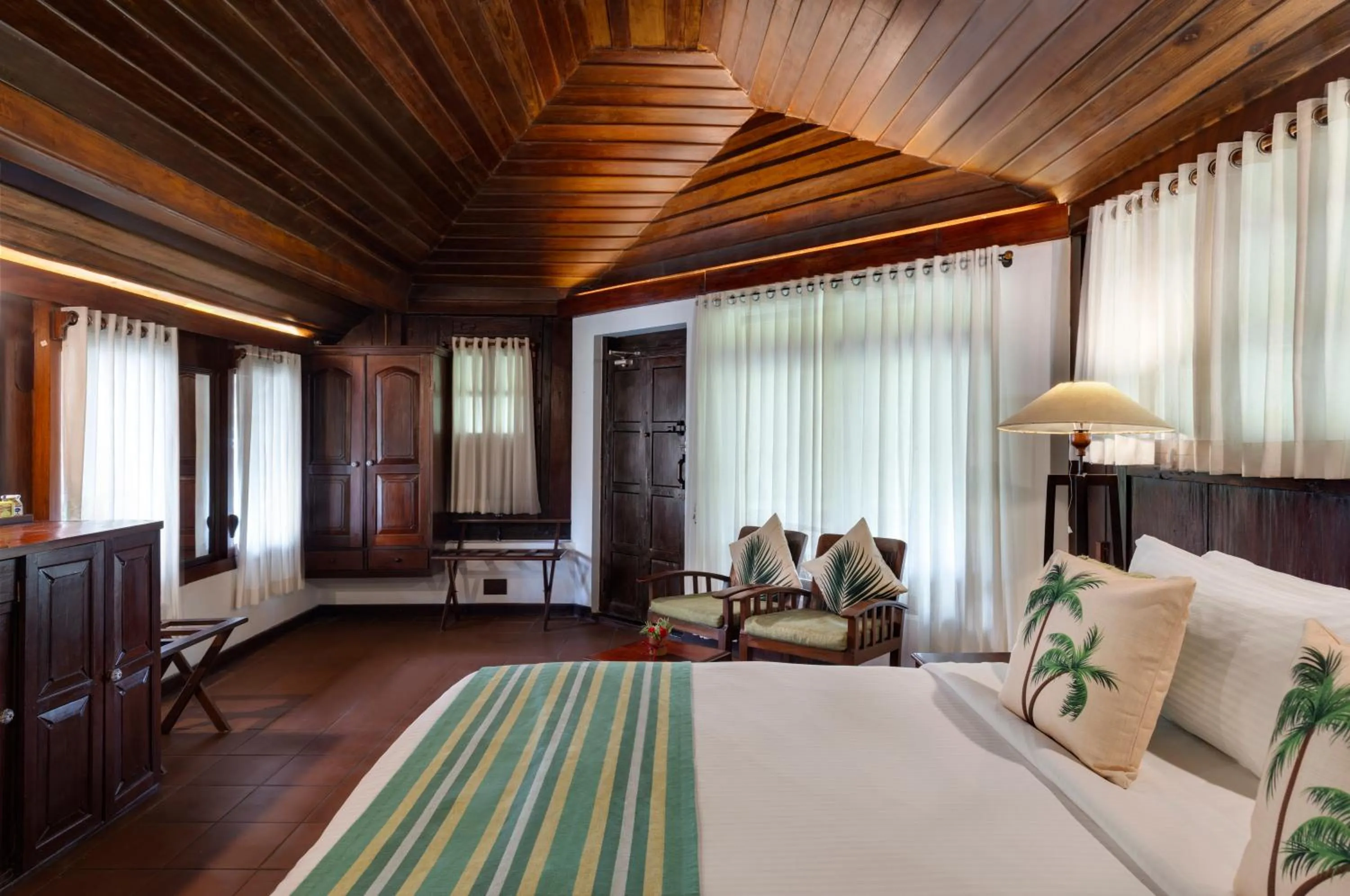Bedroom, Bed in Coconut Lagoon Kumarakom - A CGH Earth Experience