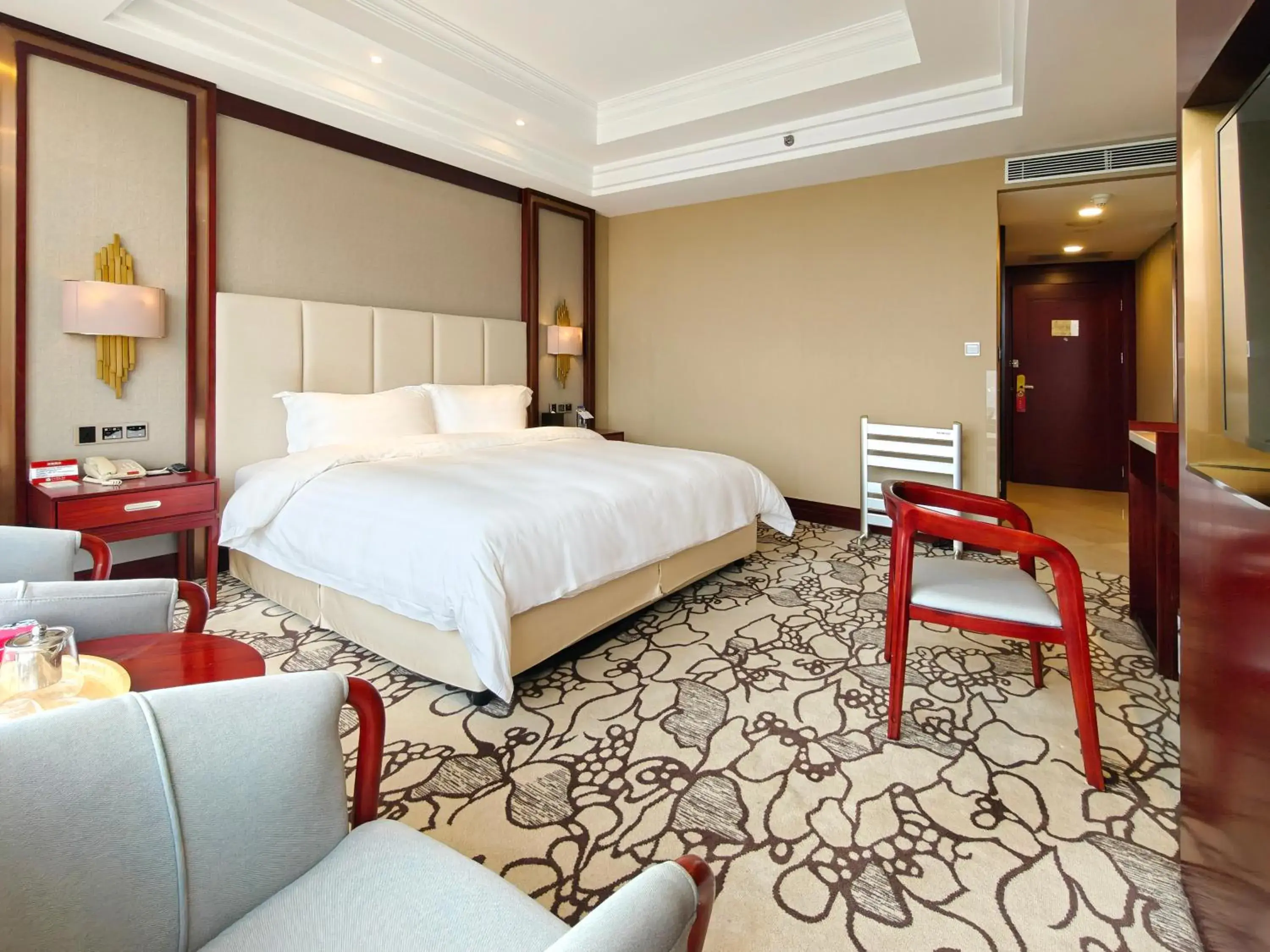 Photo of the whole room, Bed in Soluxe Hotel Guangzhou Photo of the whole room, Bed in Soluxe Hotel Guangzhou