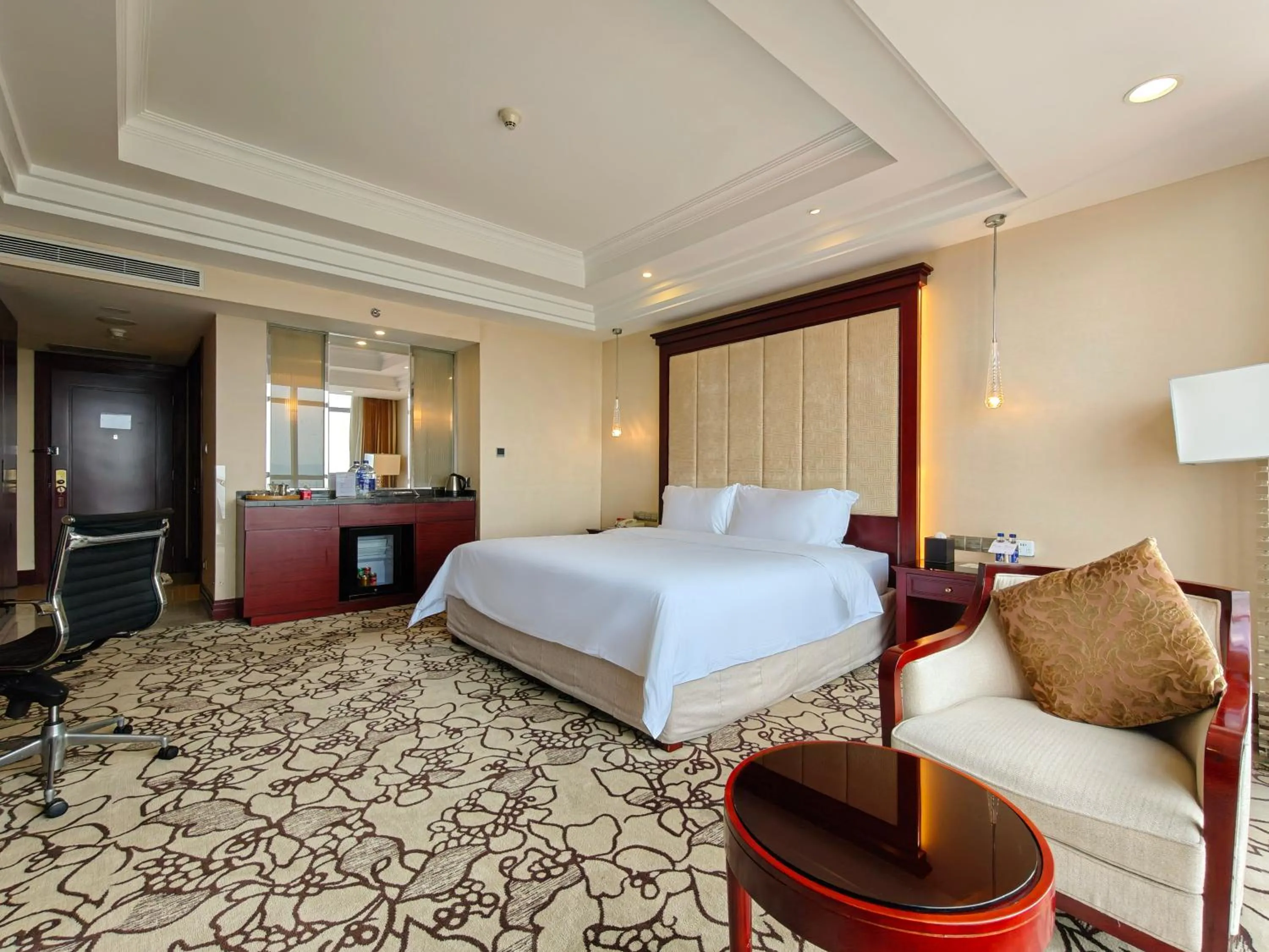 Bed in Soluxe Hotel Guangzhou