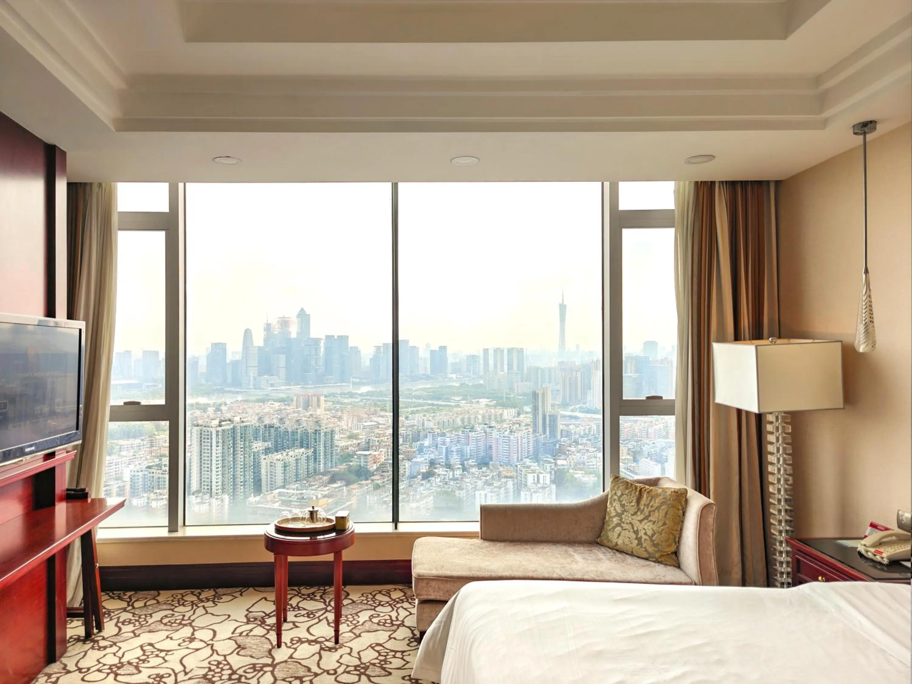 Bed in Soluxe Hotel Guangzhou