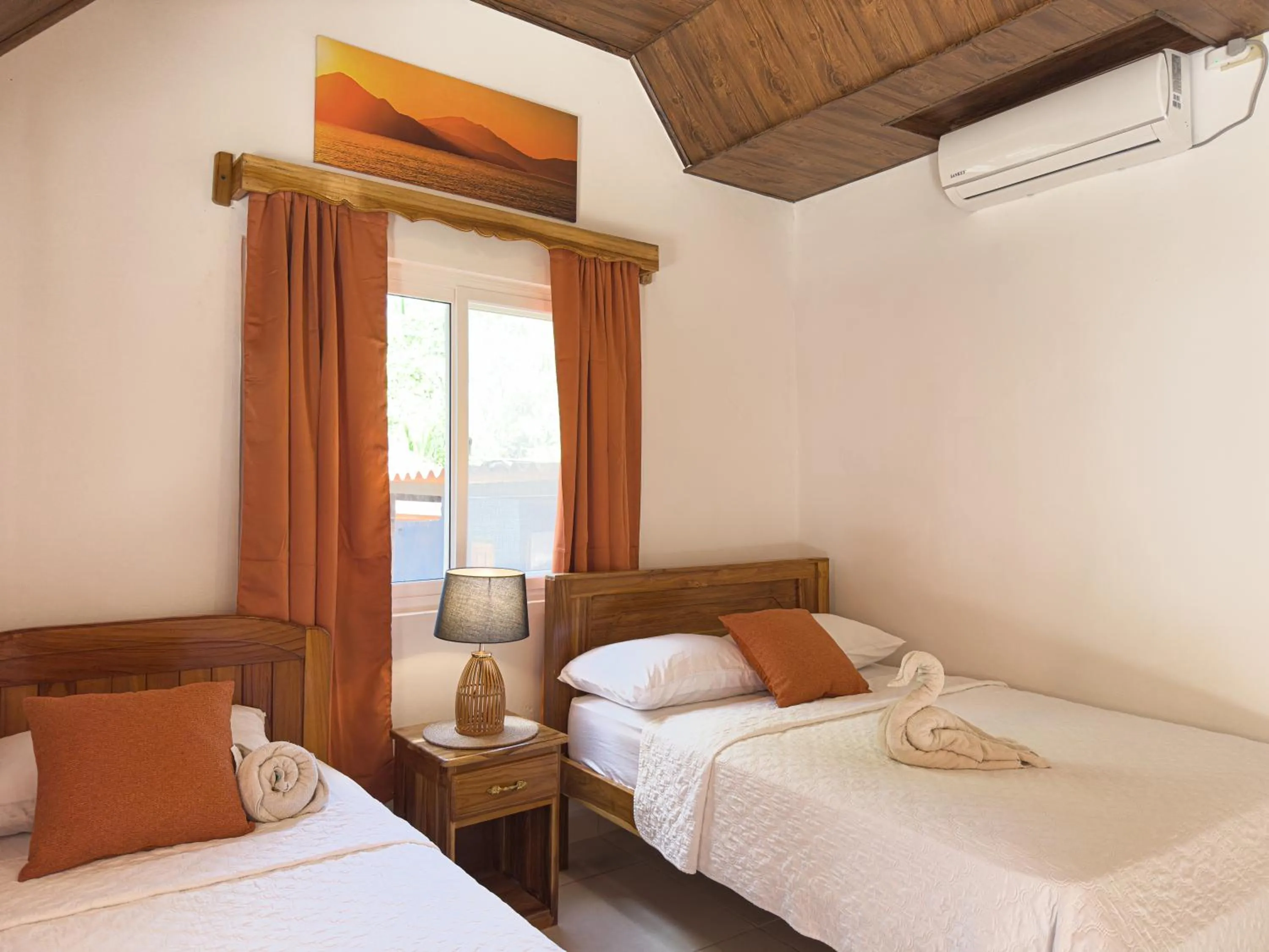 Triple Room with Private Bathroom in Hostal Familiar Rolo