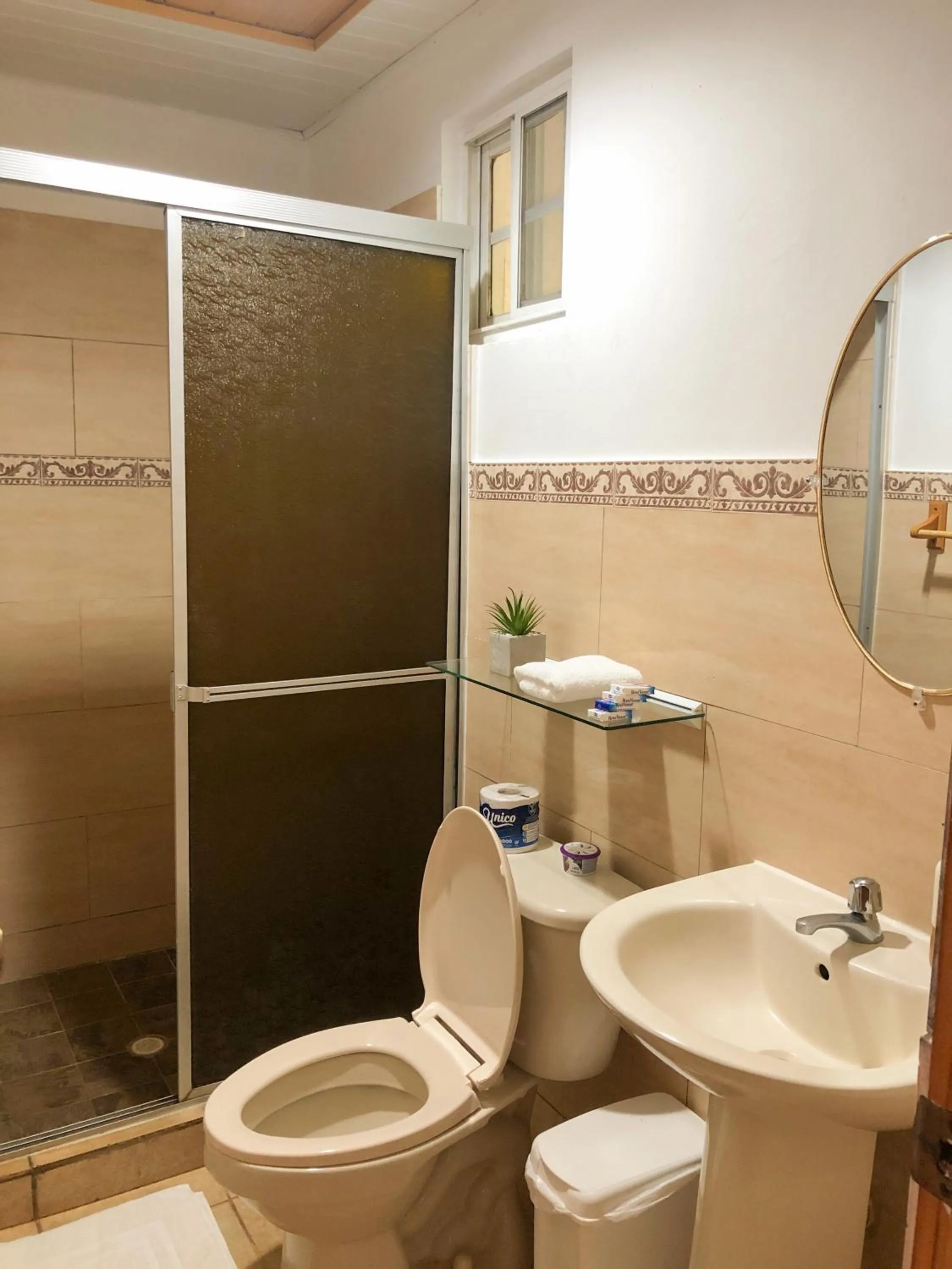 Shower in Hostal Familiar Rolo