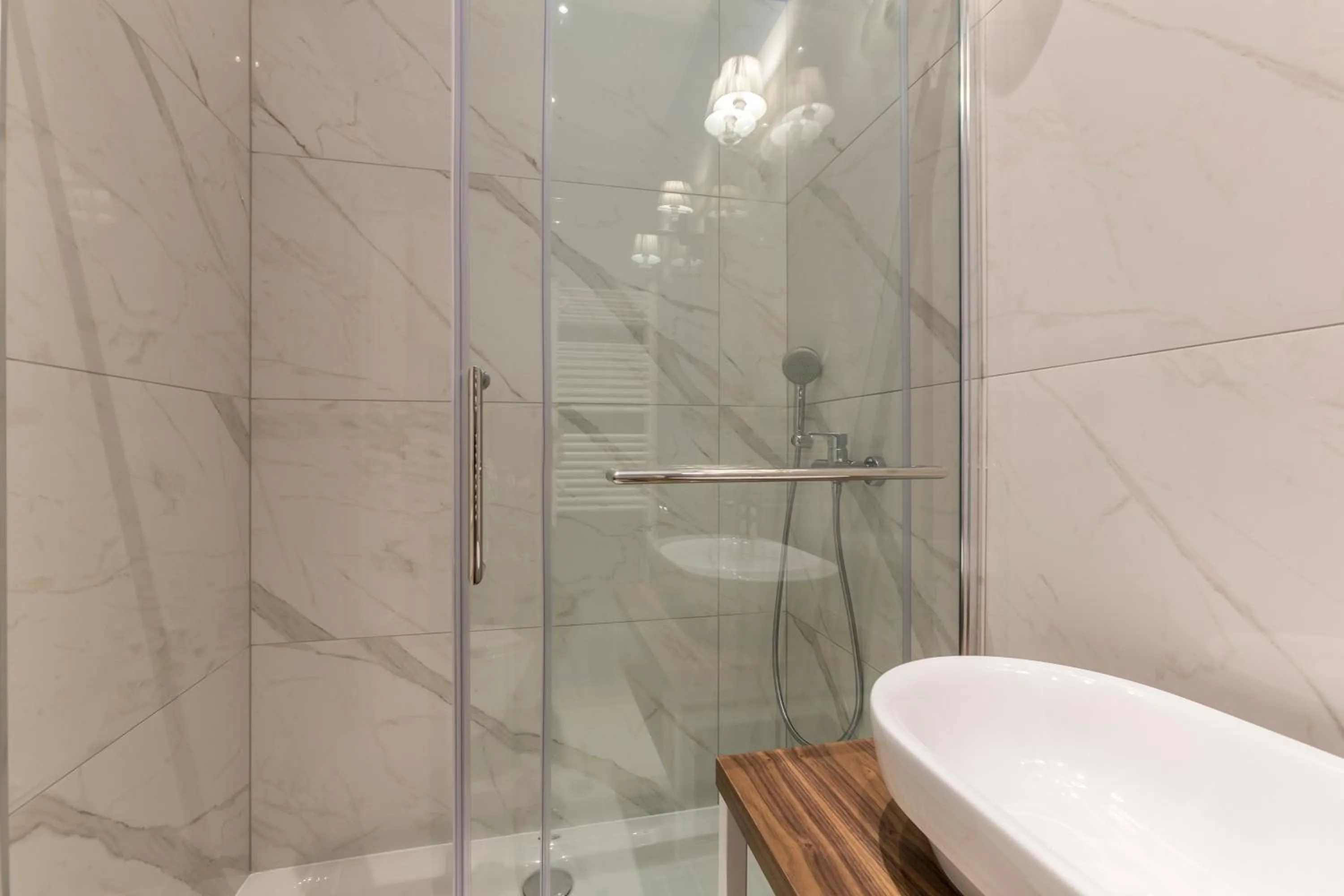 Bathroom in Theatre of Dreams Rooms