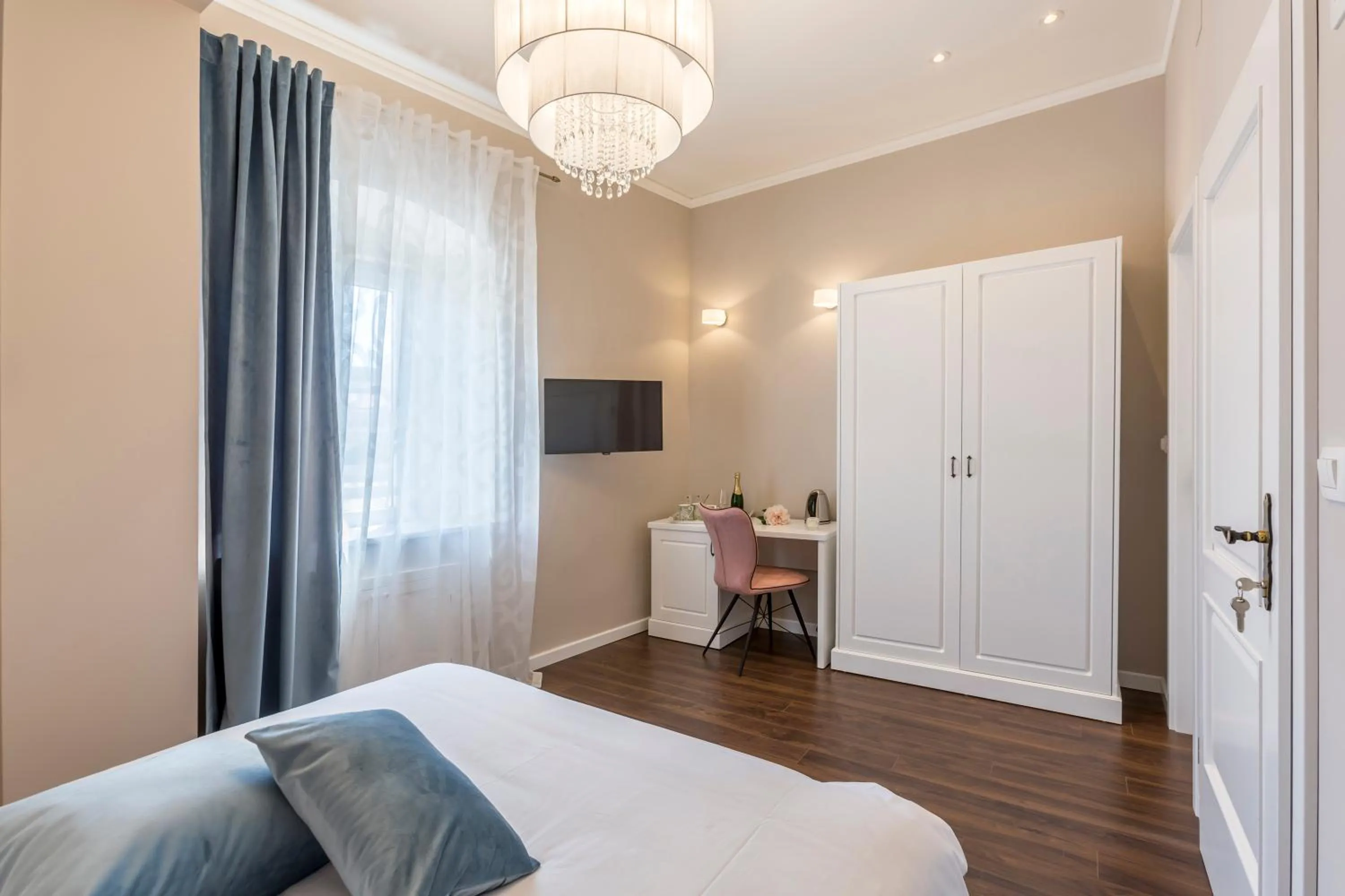 Bedroom, Bed in Theatre of Dreams Rooms