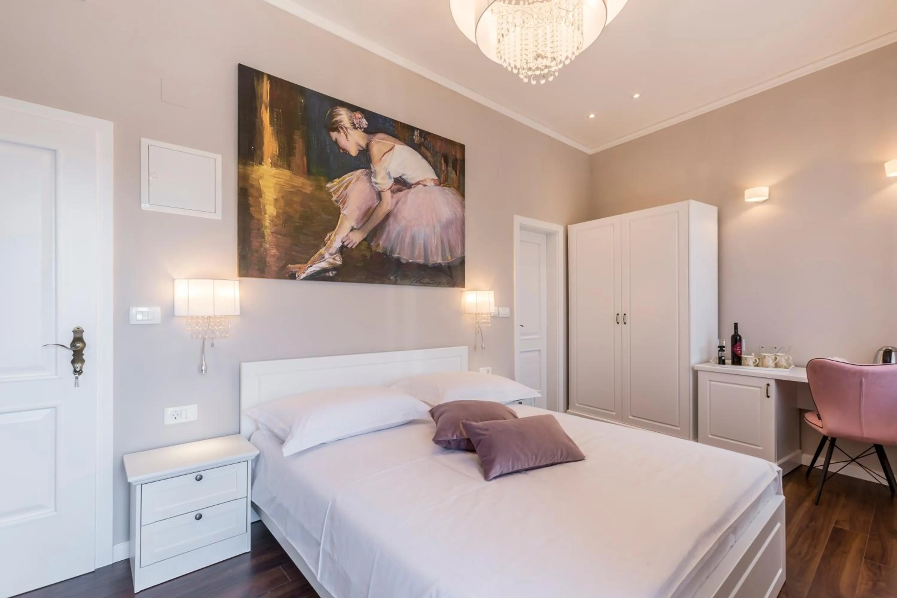 Bedroom, Bed in Theatre of Dreams Rooms