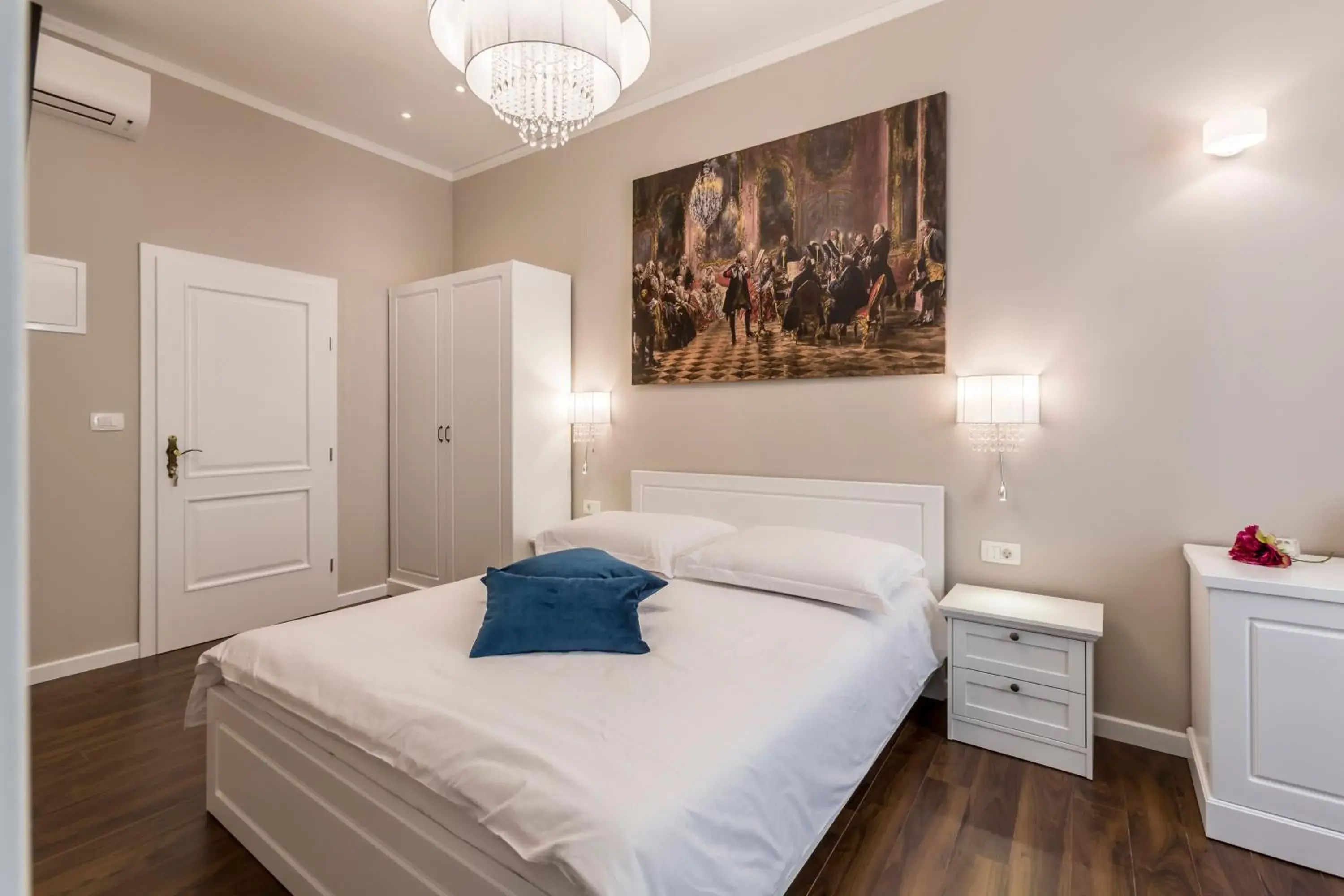 Standard Double Room in Theatre of Dreams Rooms Standard Double Room in Theatre of Dreams Rooms
