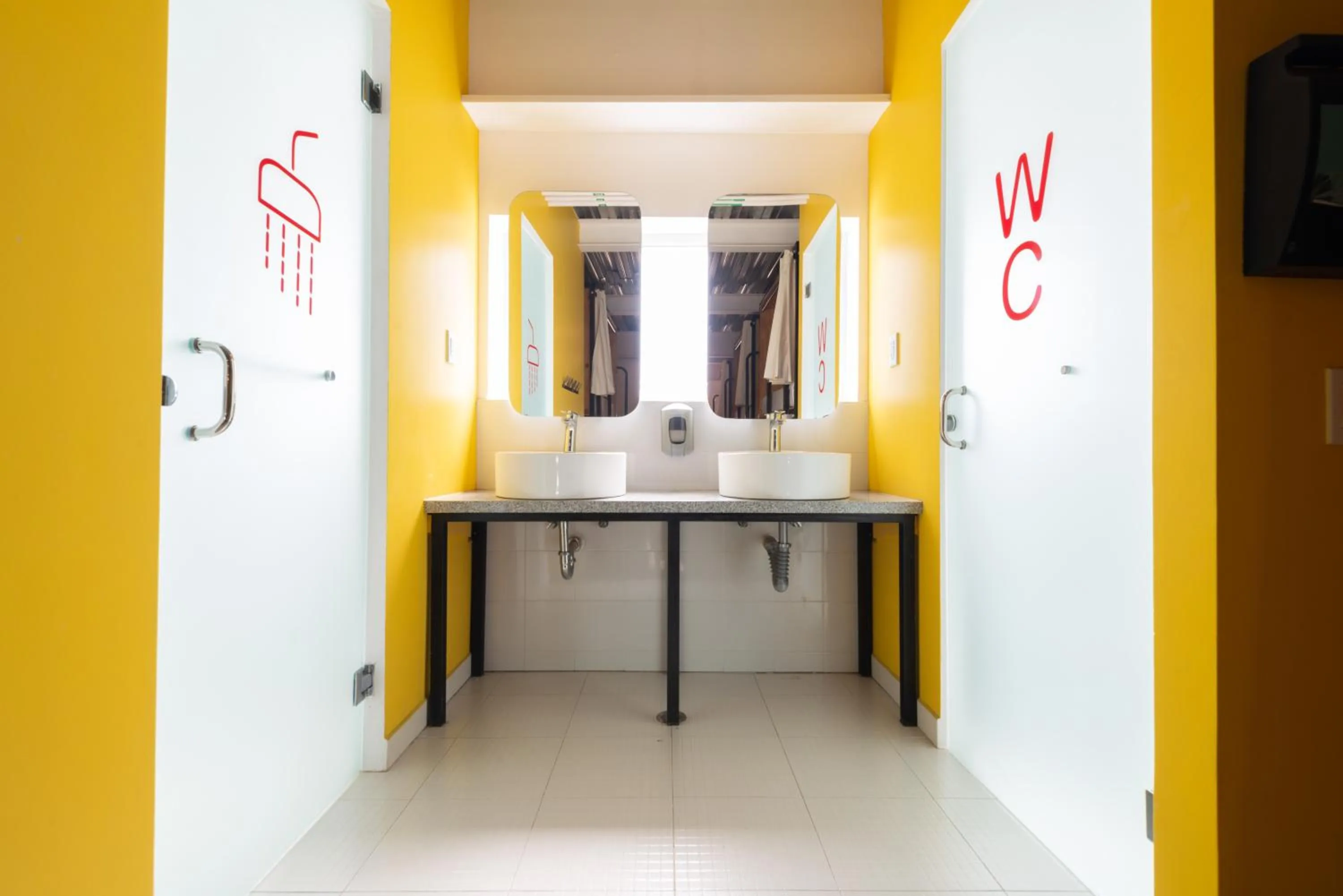 Bathroom in Mayan Monkey Los Cabos - Social Hotel