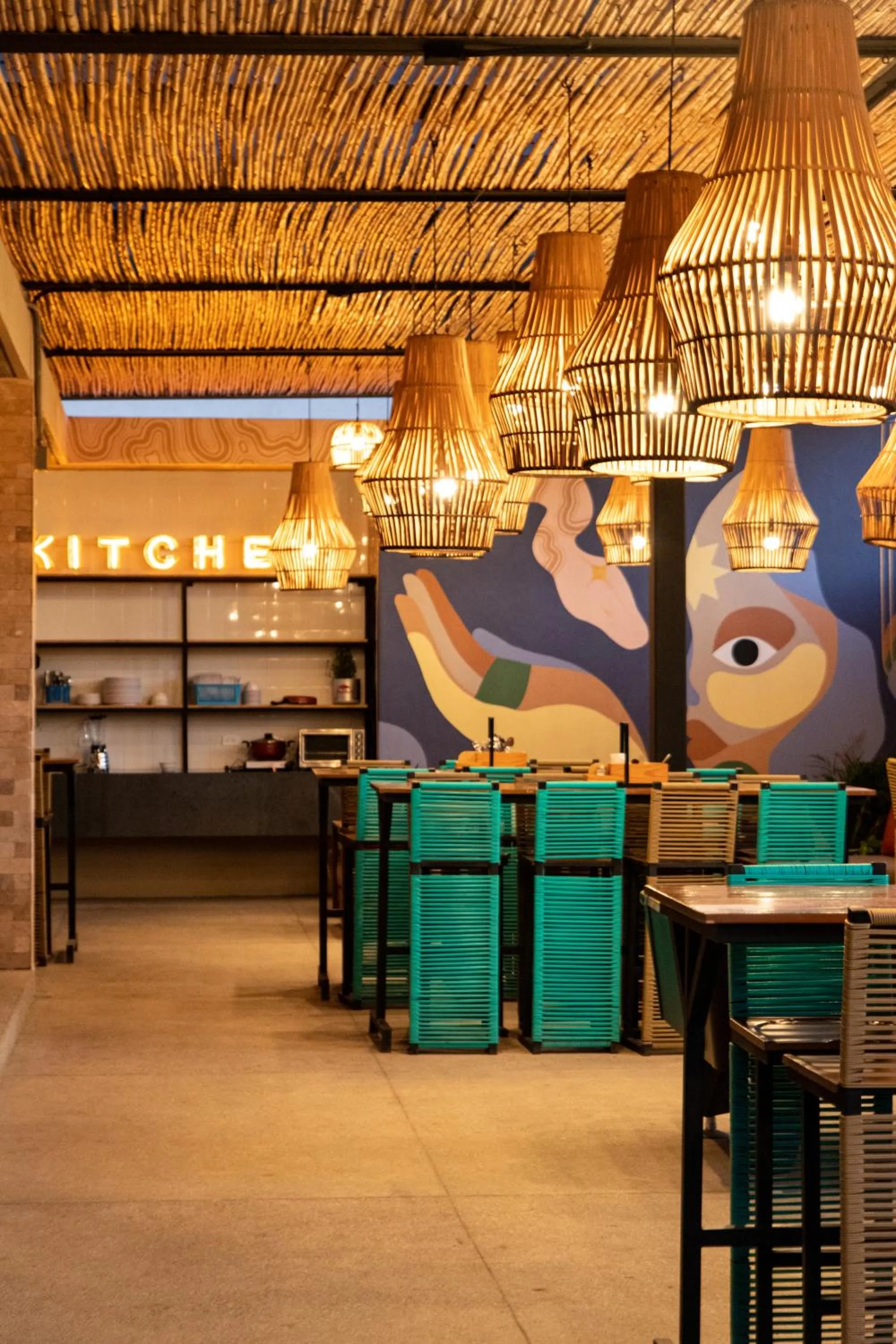 Communal kitchen in Mayan Monkey Los Cabos - Social Hotel