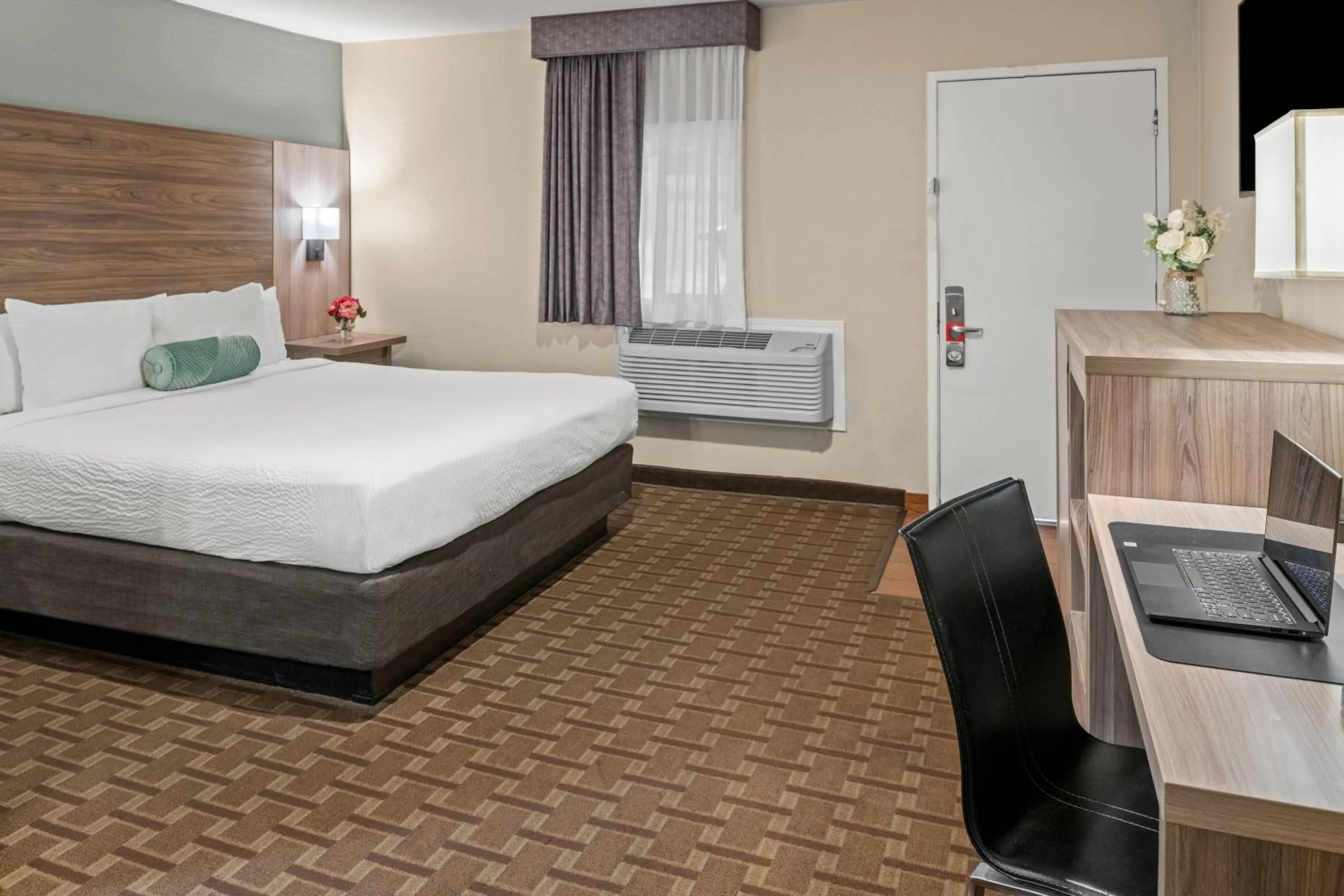 Bed in Buck Meadows Lodge