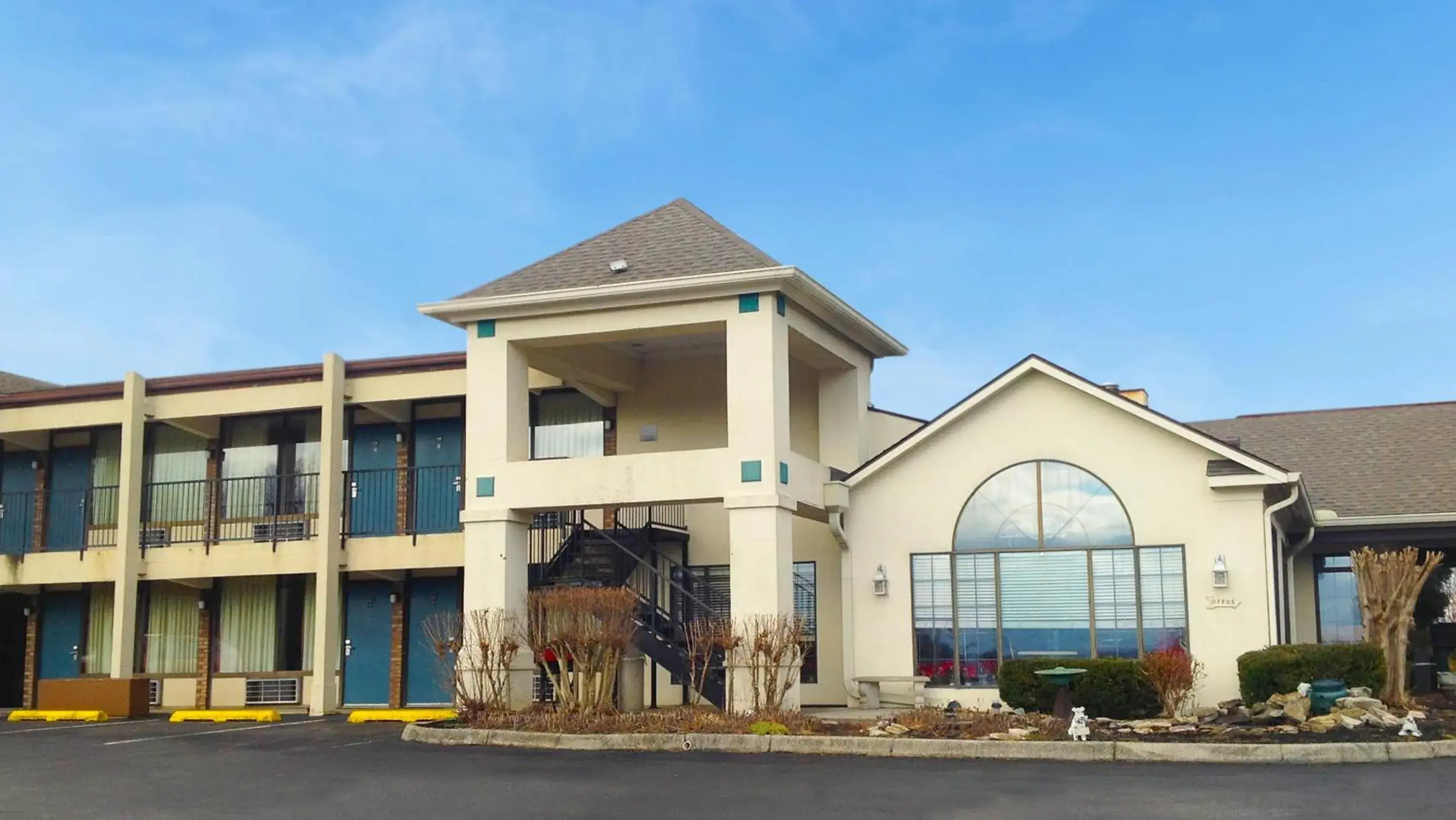 Property building in Inn of Loudon Property building in Inn of Loudon