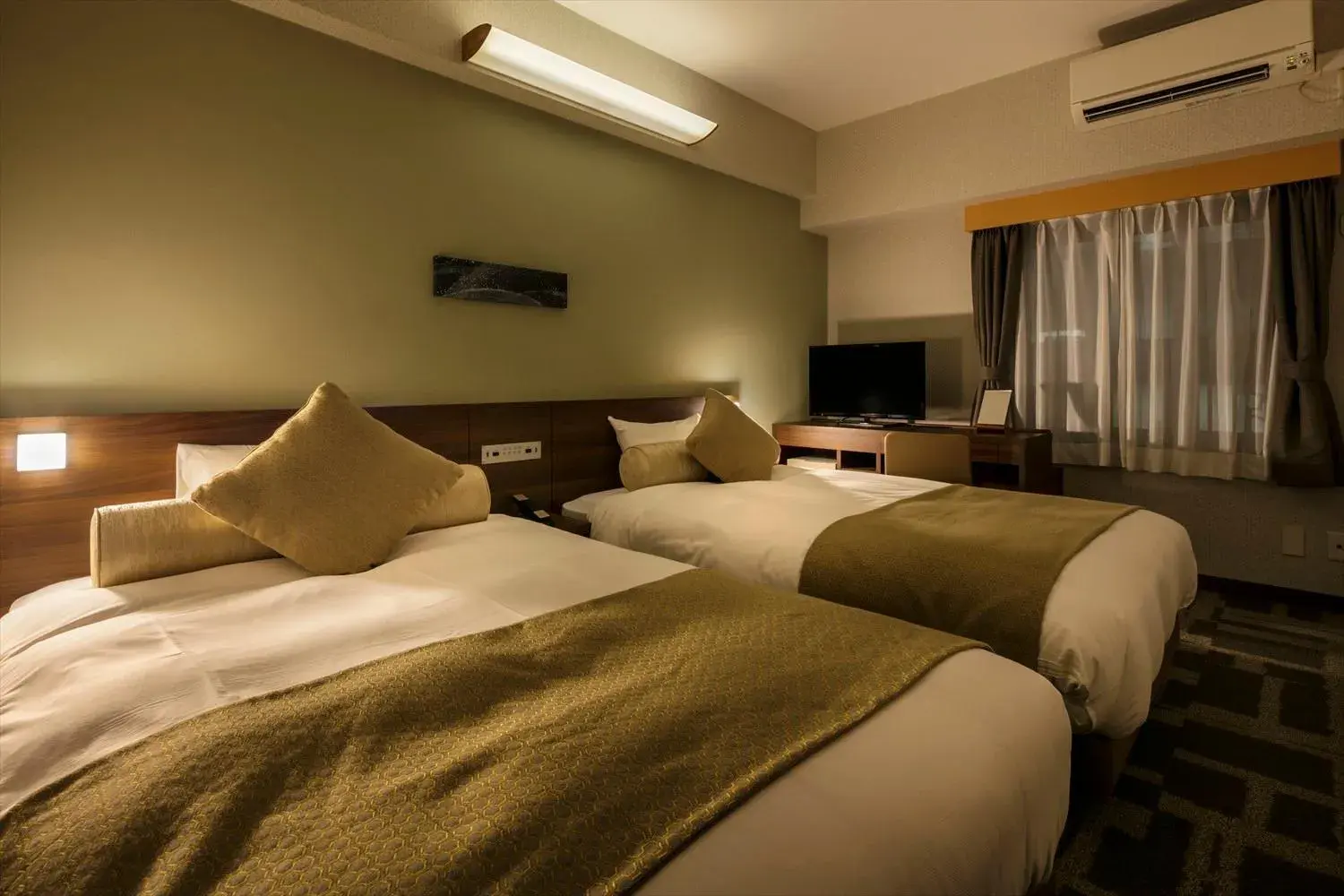 Bed in Rembrandt Style Yokohama Kannai Bed in Rembrandt Style Yokohama Kannai