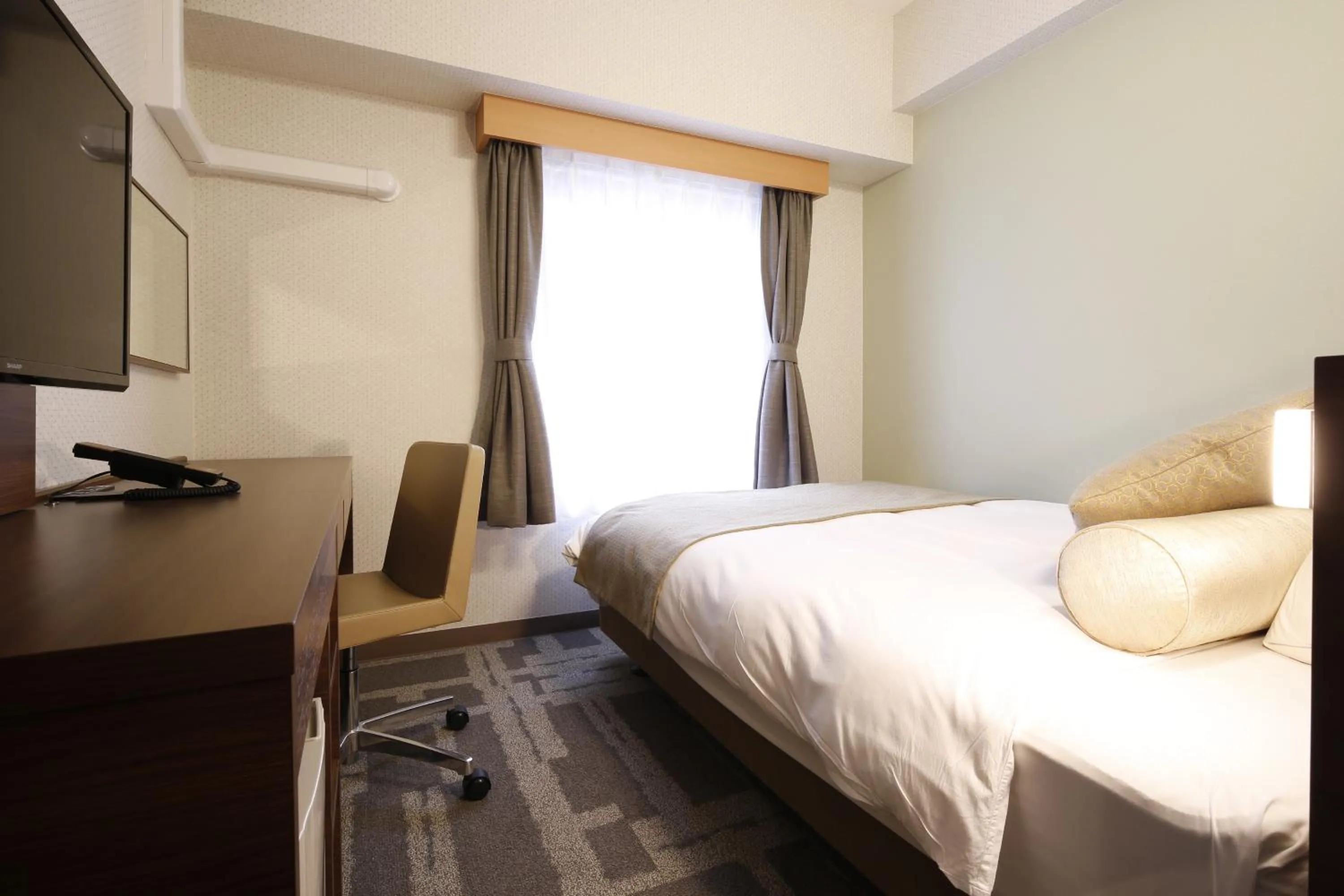 Bed in Rembrandt Style Yokohama Kannai