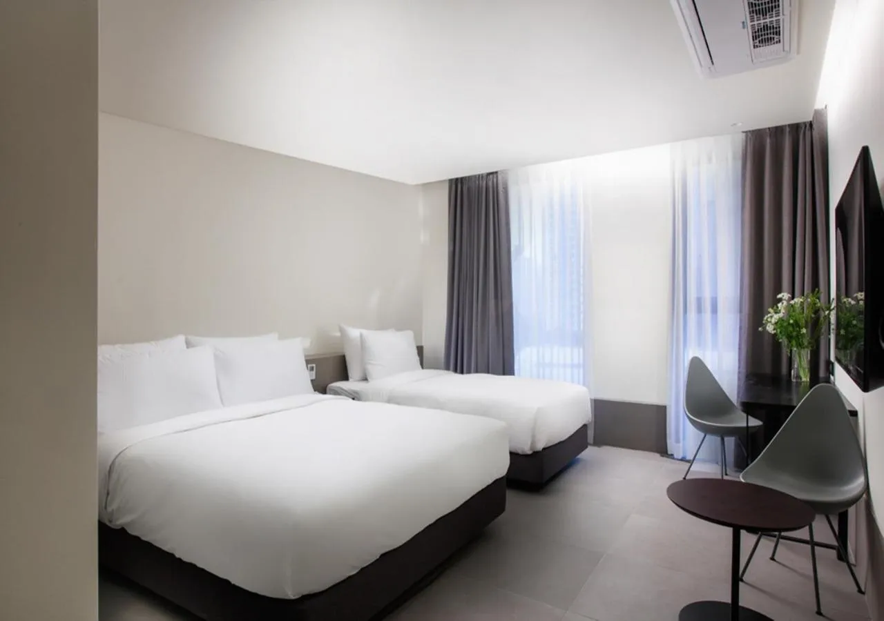 Photo of the whole room, Bed in Park Marine Hotel