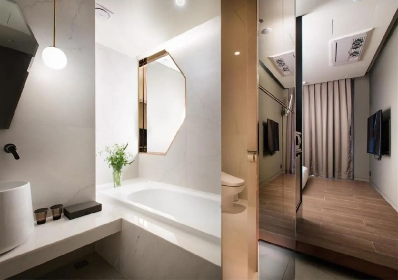 Bathroom in Park Marine Hotel