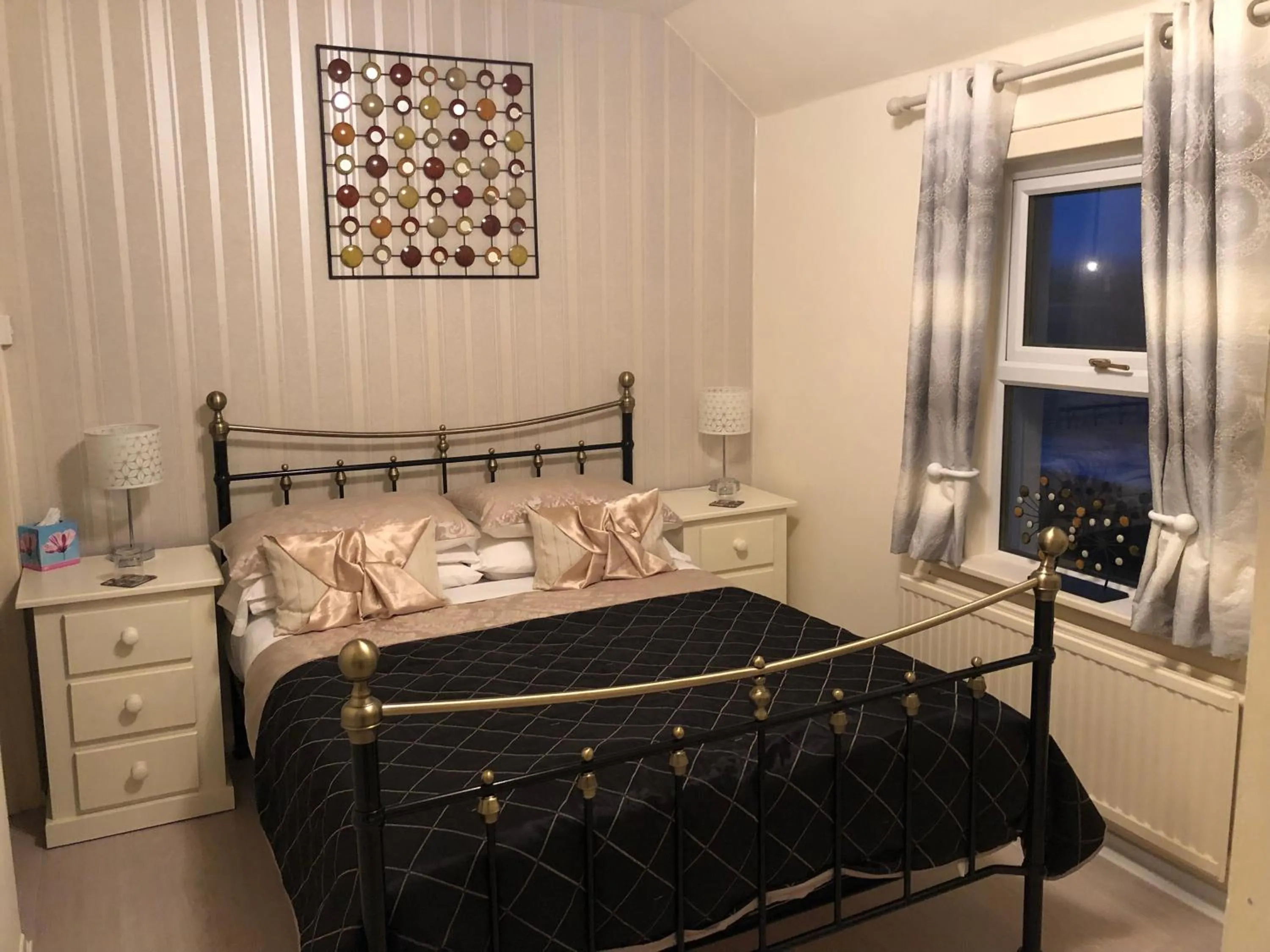 Bed in The Arrandale Hotel