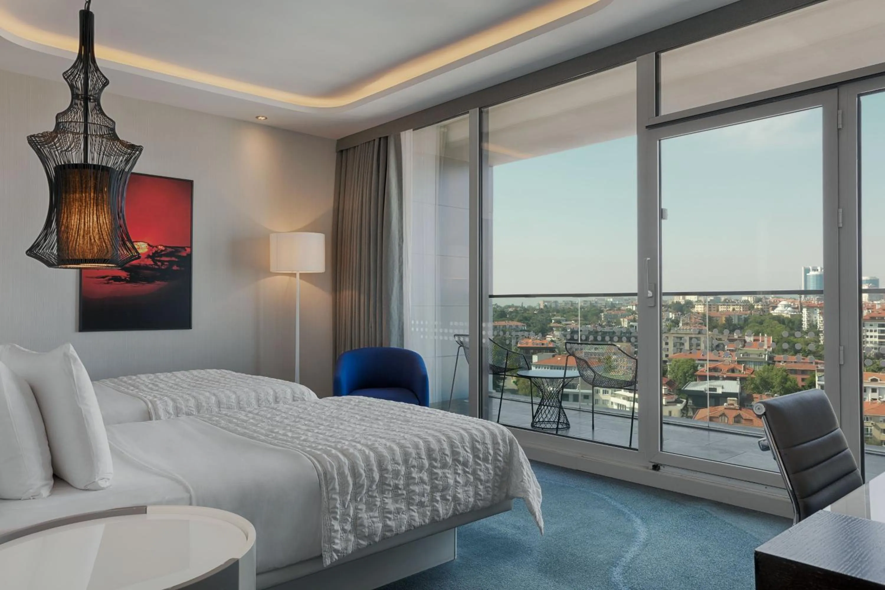 Photo of the whole room, Bed in Le Meridien Istanbul Etiler