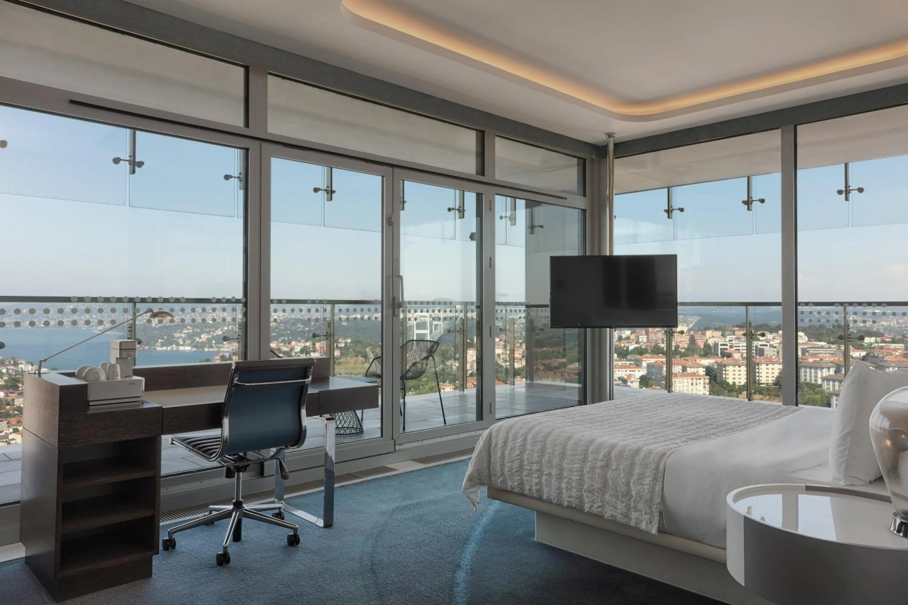 Bedroom, Bed in Le Meridien Istanbul Etiler