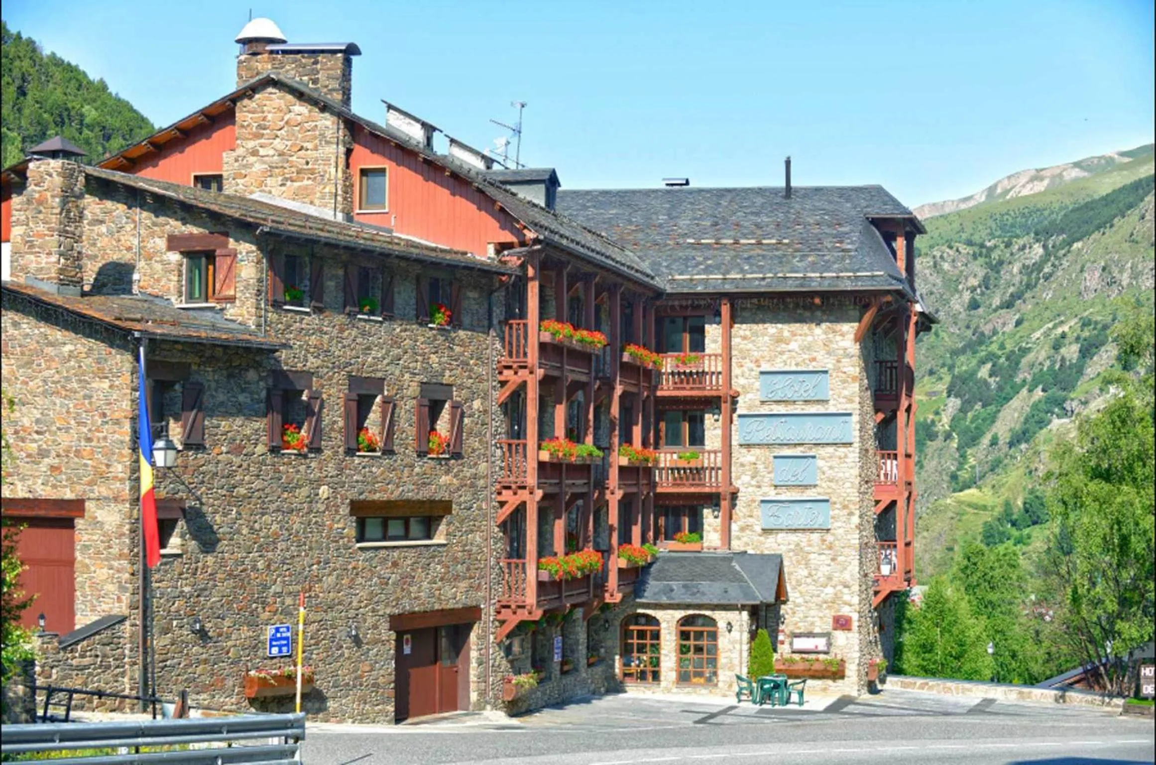 Property building in Hotel del Tarter