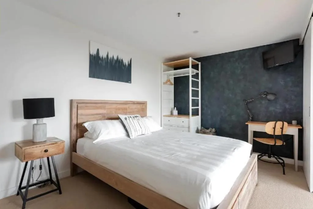 Spectacular Sunset Hideaway BestView St Kilda boutique self-contained luxury apartment