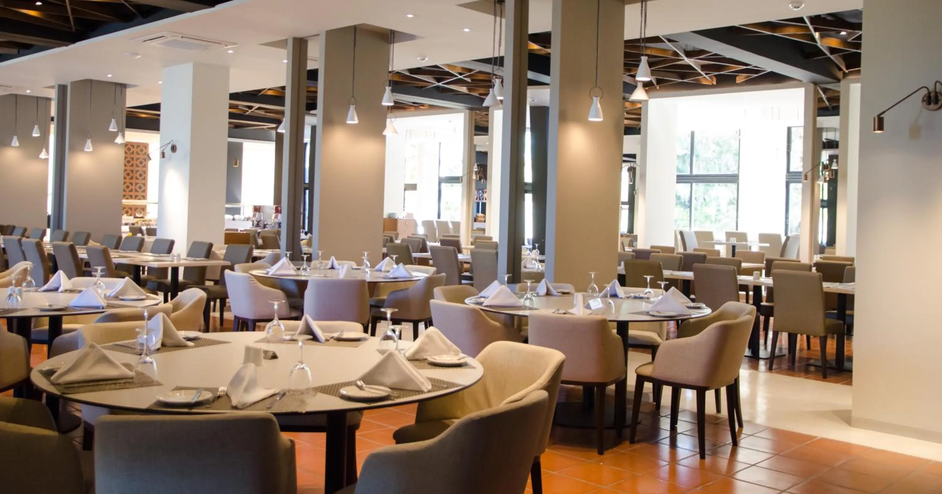 Restaurant/places to eat in Rodon Hotel and Resort