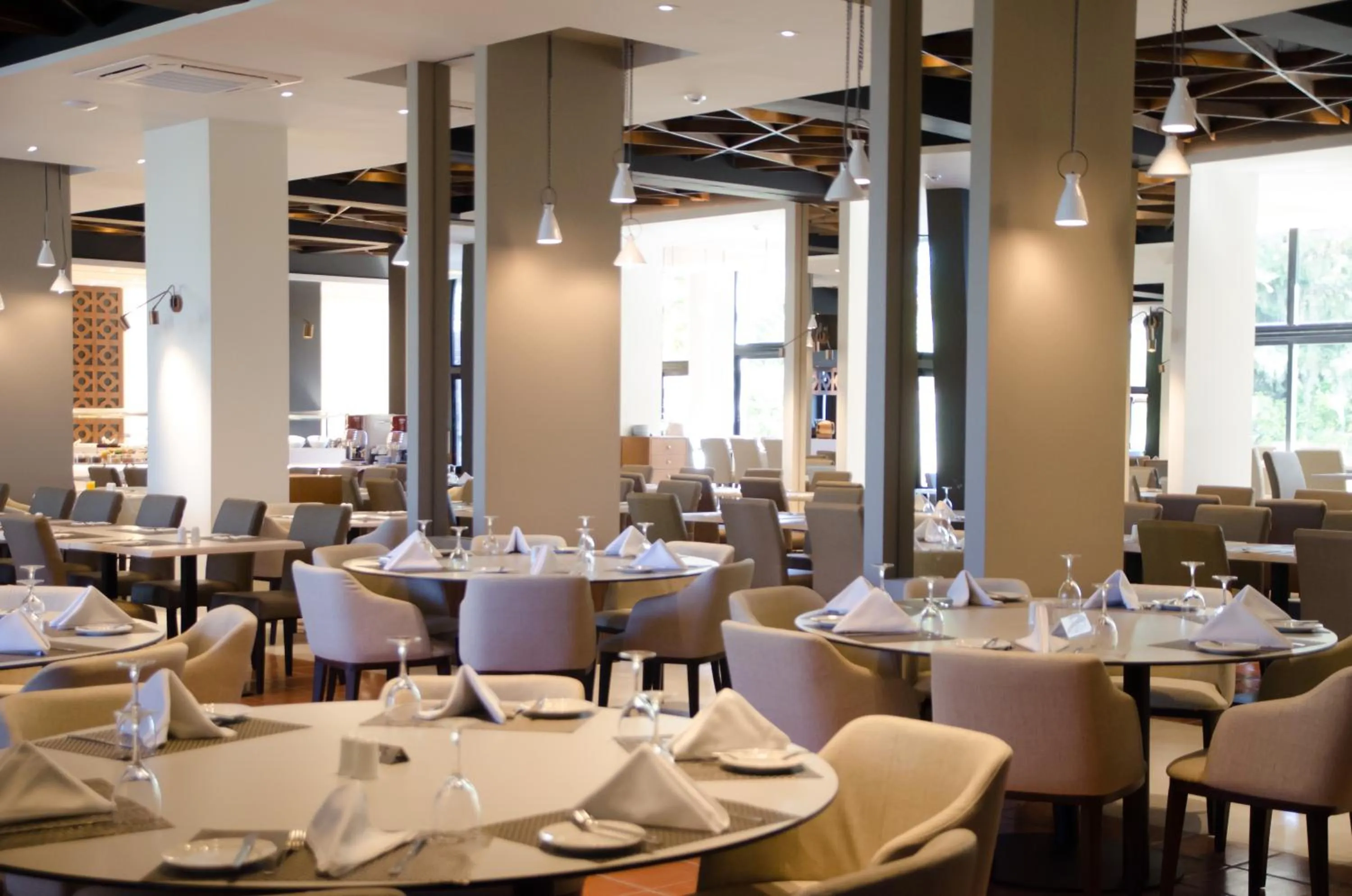 Restaurant/places to eat in Rodon Hotel and Resort