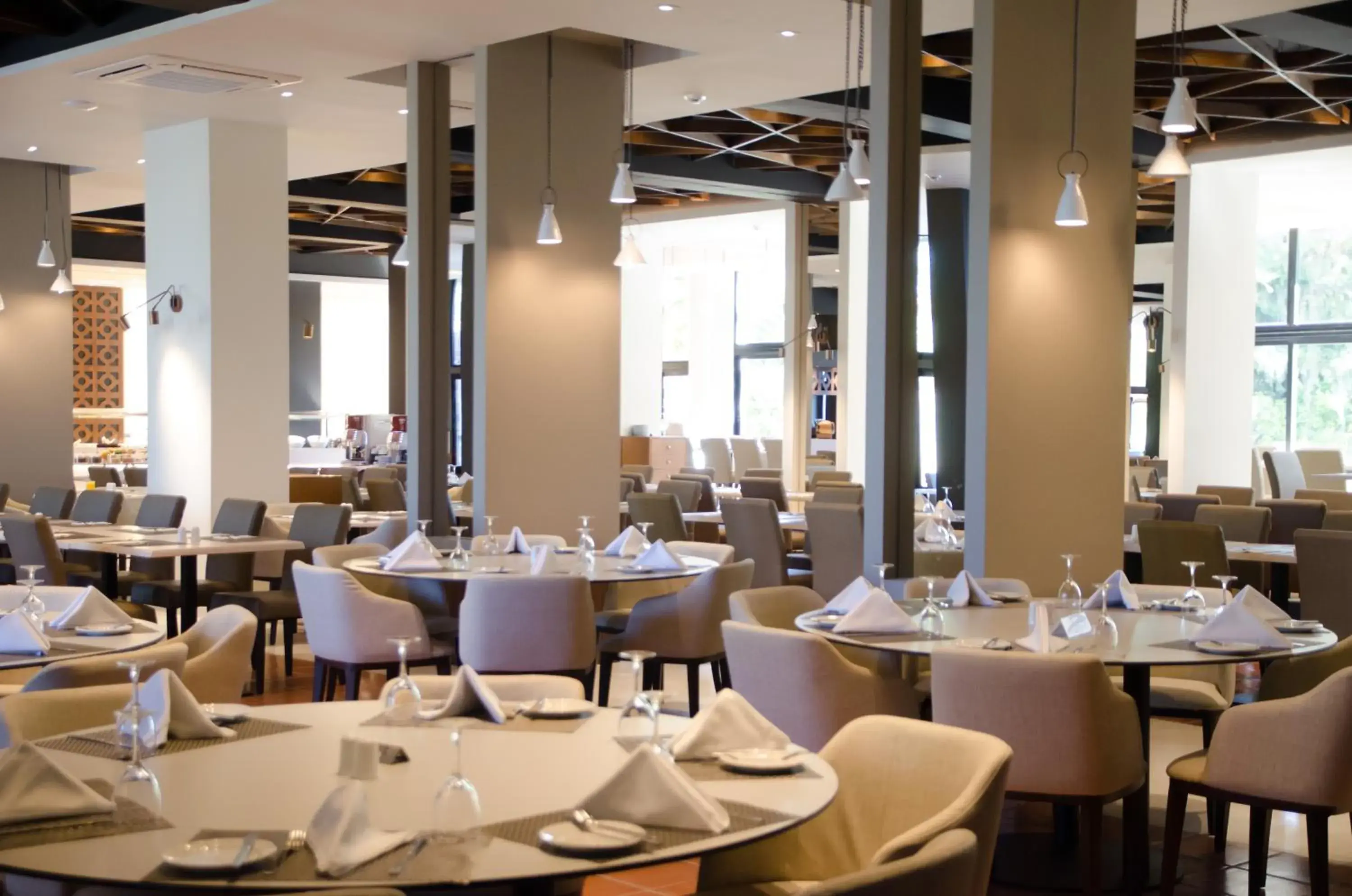 Restaurant/Places to Eat in Rodon Hotel And Resort