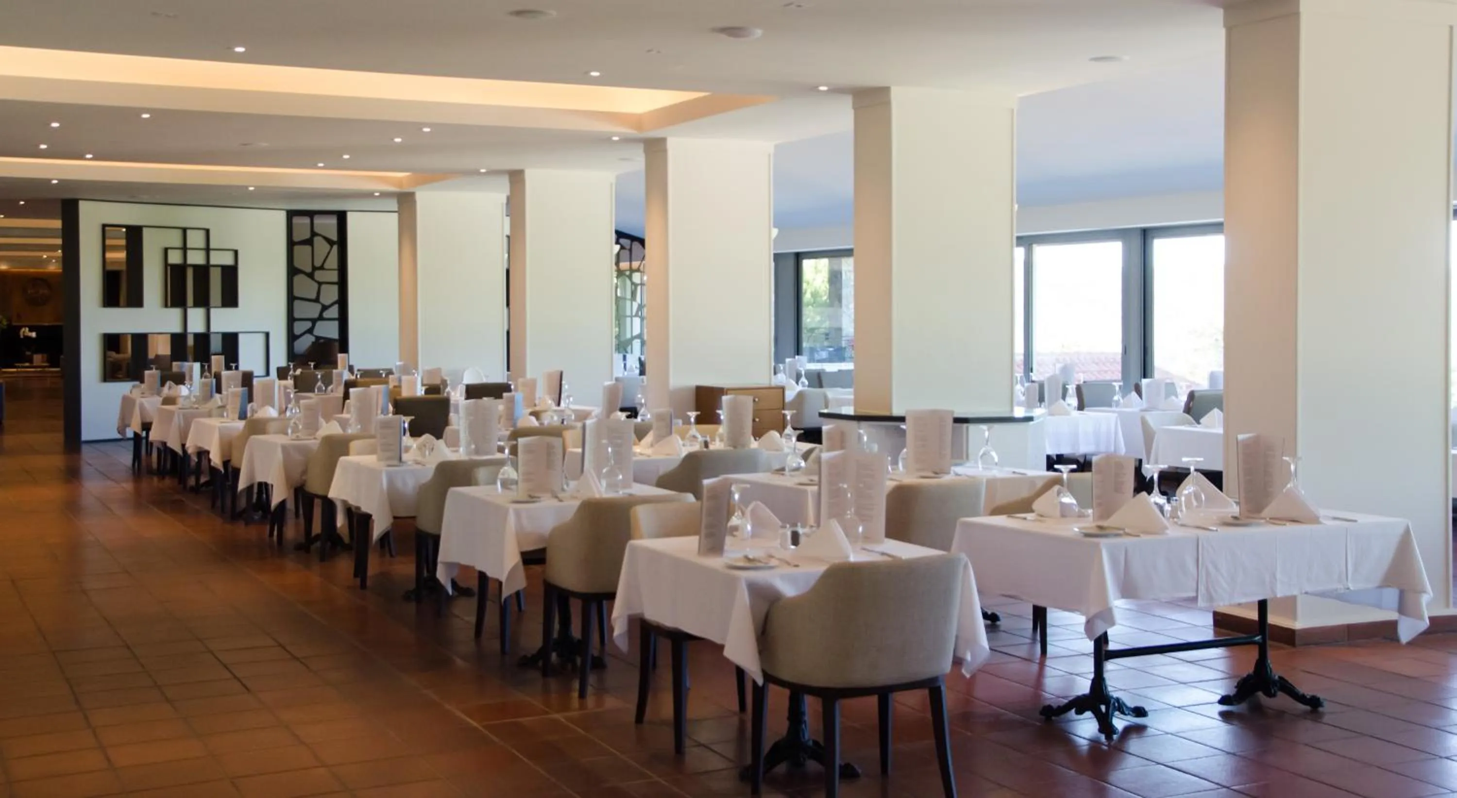 Restaurant/places to eat in Rodon Hotel and Resort