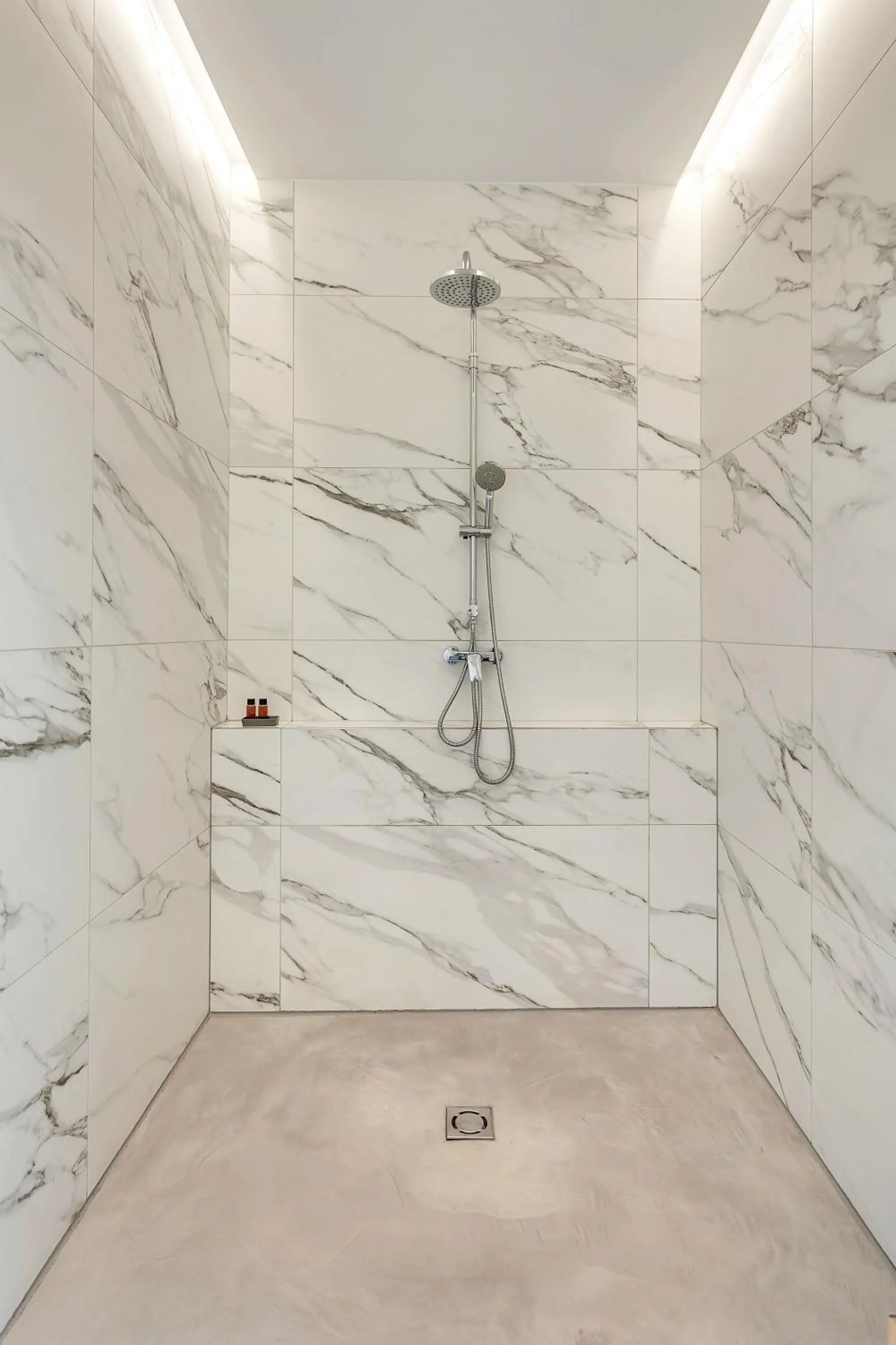 Shower in Pekarna apartments