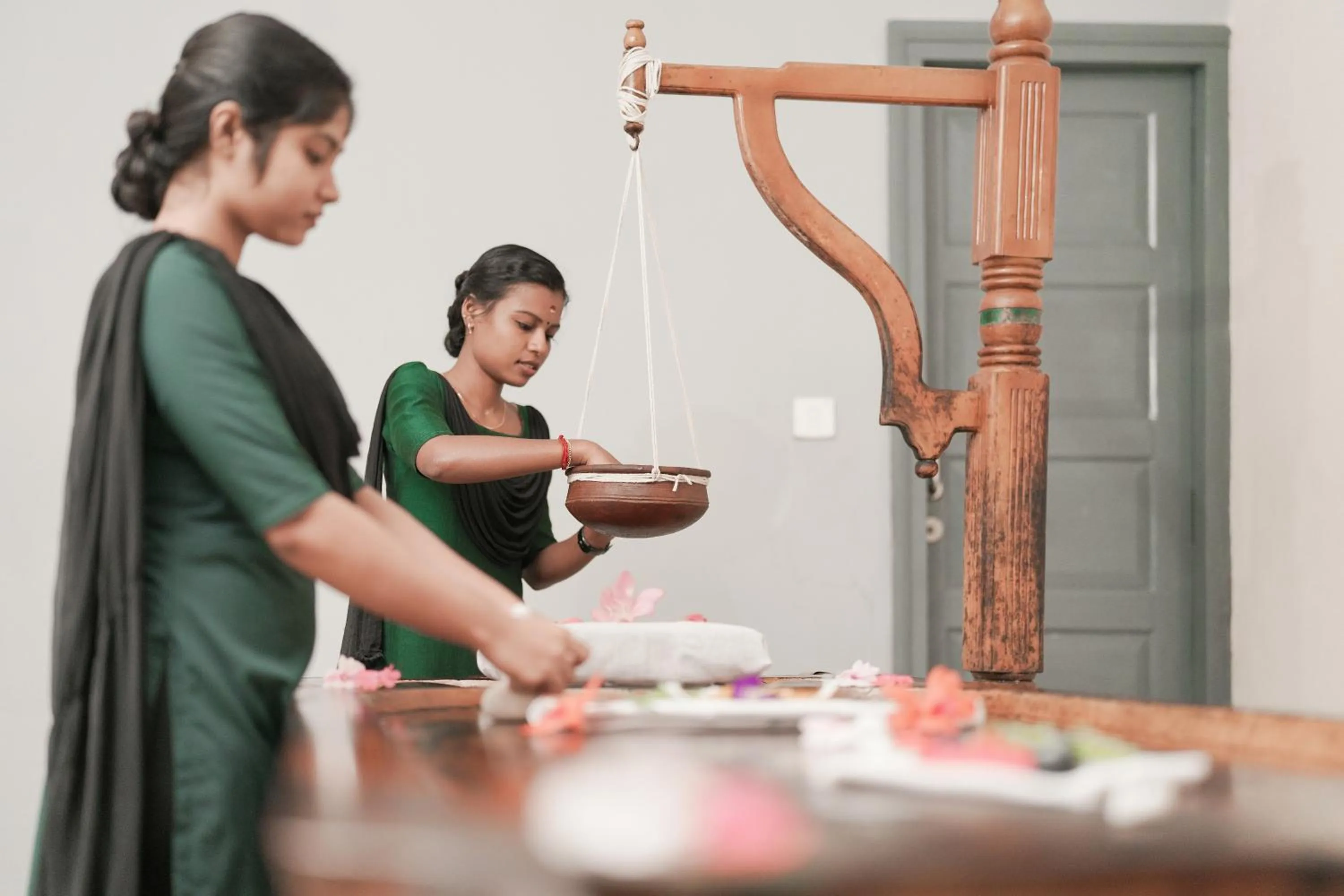 People in Eastend Munnar