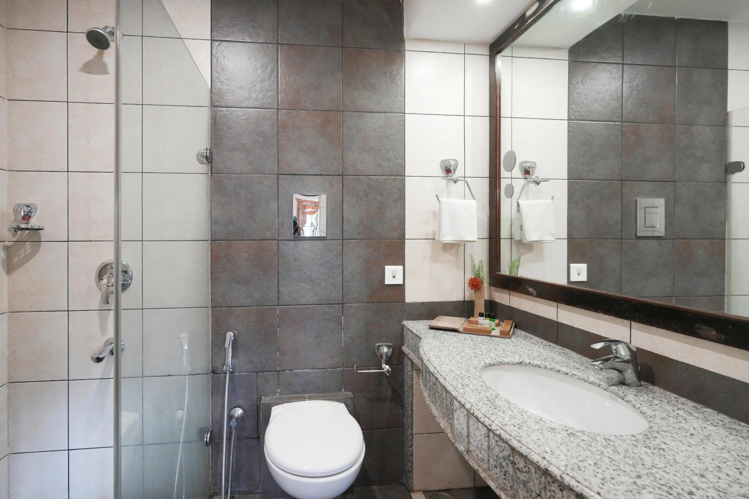 Shower in Eastend Munnar