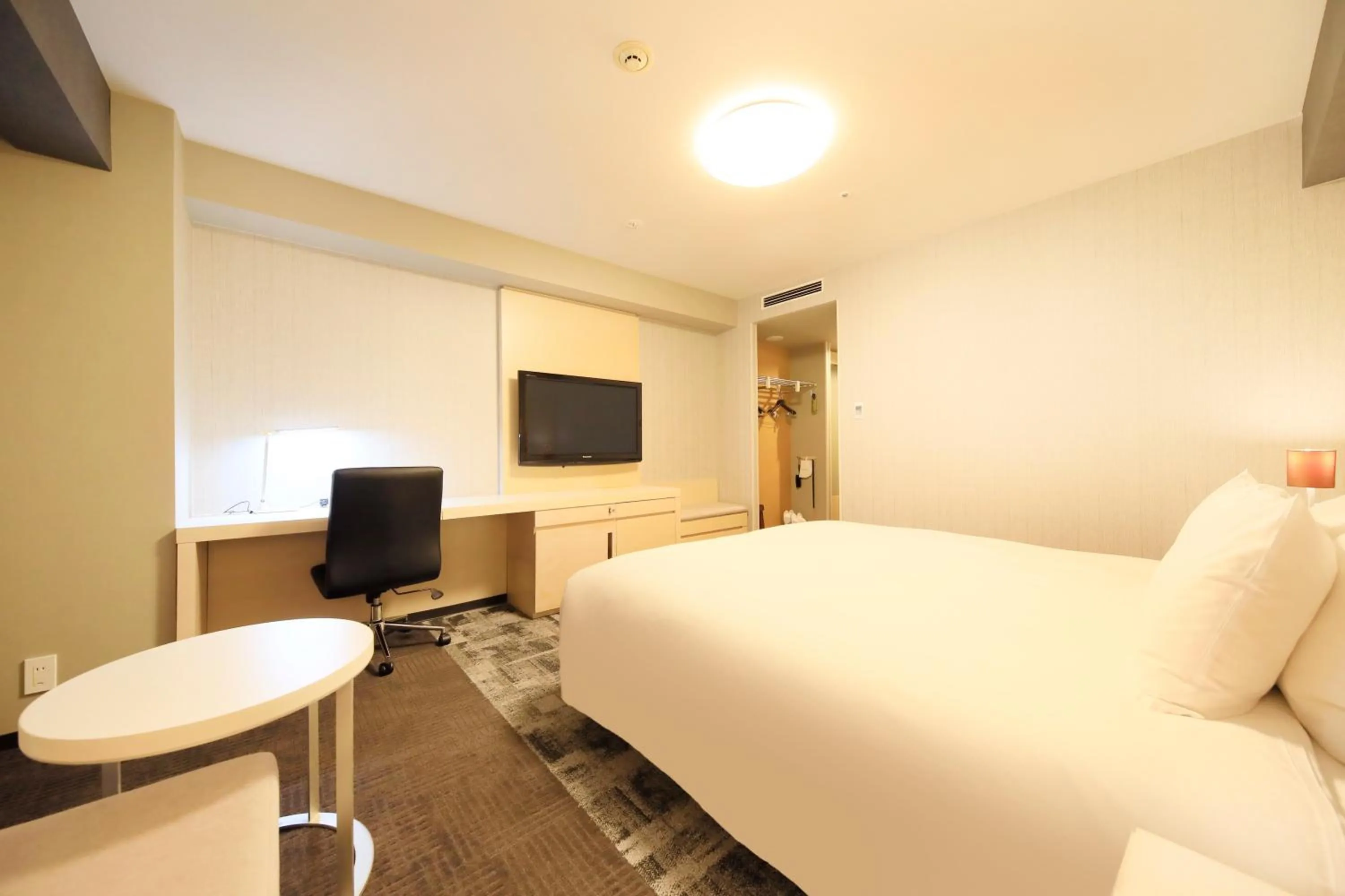 TV and multimedia, Bed in Richmond Hotel Narita